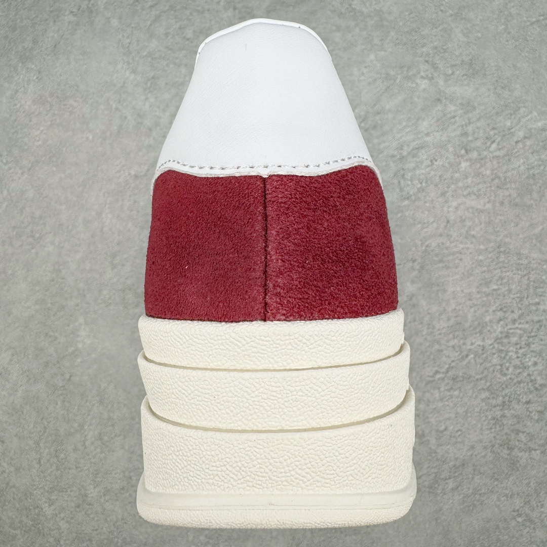 图片[8]-＃J版 AD Originals Gazelle Bold W 羚羊松糕系列复古百搭厚底增高低帮休闲运动板鞋 HQ6892 新的一年就要换新的打扮啦！除了设定变美、健身、减肥等目标外，你已经可以利用鞋子来“偷偷改善身材比例”的愿望了！ 因为有一句话。身高不够。鞋子来凑~赶快入手以下各大运动品牌最新推出的“厚底增高运动鞋”吧。 是最好穿最百搭的长腿神器。 重点是……不仅价格不错～鞋子也不错啊！Originals的Gazelle Bold鞋款打造出「超厚底版本」！延续流线鞋型、经典麂皮材质、白色三条线和侧面烫金标志的复古外型，奶油白鞋底高度直接乘3，出门搭上它，保证一路步步高升。尺码：36 36⅔ 37⅓ 38 38⅔ 39⅓ 40-选品中心