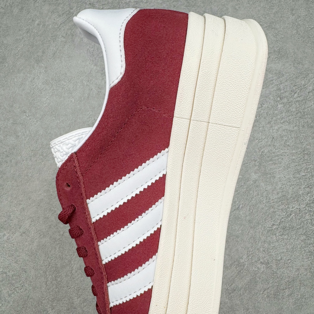 图片[7]-＃J版 AD Originals Gazelle Bold W 羚羊松糕系列复古百搭厚底增高低帮休闲运动板鞋 HQ6892 新的一年就要换新的打扮啦！除了设定变美、健身、减肥等目标外，你已经可以利用鞋子来“偷偷改善身材比例”的愿望了！ 因为有一句话。身高不够。鞋子来凑~赶快入手以下各大运动品牌最新推出的“厚底增高运动鞋”吧。 是最好穿最百搭的长腿神器。 重点是……不仅价格不错～鞋子也不错啊！Originals的Gazelle Bold鞋款打造出「超厚底版本」！延续流线鞋型、经典麂皮材质、白色三条线和侧面烫金标志的复古外型，奶油白鞋底高度直接乘3，出门搭上它，保证一路步步高升。尺码：36 36⅔ 37⅓ 38 38⅔ 39⅓ 40-选品中心