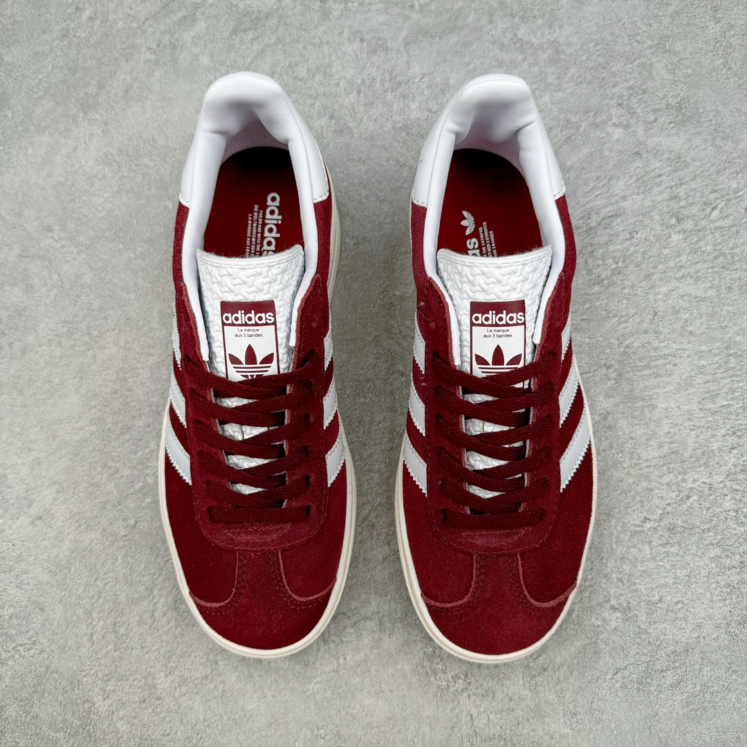 图片[2]-＃J版 AD Originals Gazelle Bold W 羚羊松糕系列复古百搭厚底增高低帮休闲运动板鞋 HQ6892 新的一年就要换新的打扮啦！除了设定变美、健身、减肥等目标外，你已经可以利用鞋子来“偷偷改善身材比例”的愿望了！ 因为有一句话。身高不够。鞋子来凑~赶快入手以下各大运动品牌最新推出的“厚底增高运动鞋”吧。 是最好穿最百搭的长腿神器。 重点是……不仅价格不错～鞋子也不错啊！Originals的Gazelle Bold鞋款打造出「超厚底版本」！延续流线鞋型、经典麂皮材质、白色三条线和侧面烫金标志的复古外型，奶油白鞋底高度直接乘3，出门搭上它，保证一路步步高升。尺码：36 36⅔ 37⅓ 38 38⅔ 39⅓ 40-选品中心