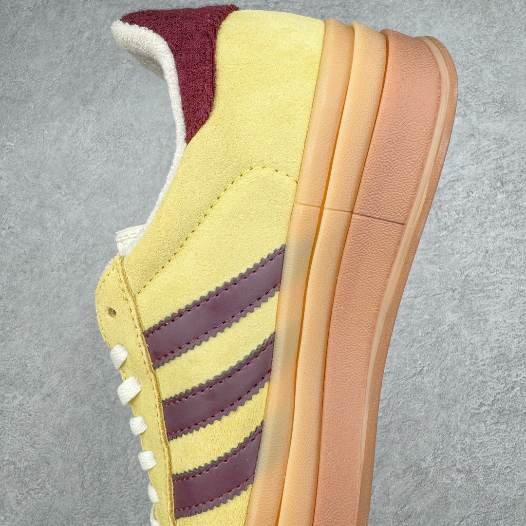 图片[7]-＃J版 AD Originals Gazelle Bold W 羚羊松糕系列复古百搭厚底增高低帮休闲运动板鞋 IF5937 新的一年就要换新的打扮啦！除了设定变美、健身、减肥等目标外，你已经可以利用鞋子来“偷偷改善身材比例”的愿望了！ 因为有一句话。身高不够。鞋子来凑~赶快入手以下各大运动品牌最新推出的“厚底增高运动鞋”吧。 是最好穿最百搭的长腿神器。 重点是……不仅价格不错～鞋子也不错啊！Originals的Gazelle Bold鞋款打造出「超厚底版本」！延续流线鞋型、经典麂皮材质、白色三条线和侧面烫金标志的复古外型，奶油白鞋底高度直接乘3，出门搭上它，保证一路步步高升。尺码：36 36⅔ 37⅓ 38 38⅔ 39⅓ 40-选品中心