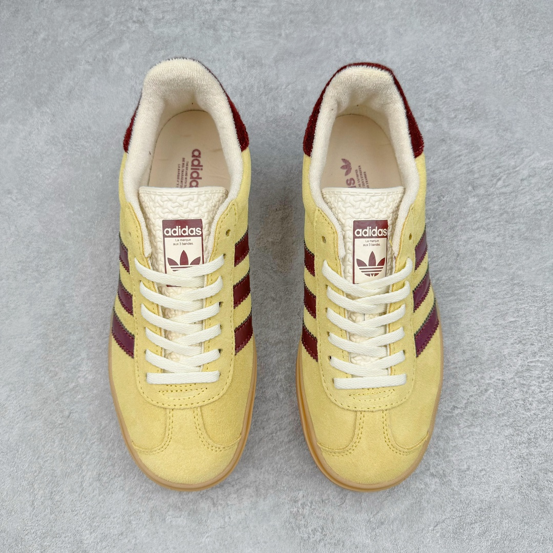 图片[2]-＃J版 AD Originals Gazelle Bold W 羚羊松糕系列复古百搭厚底增高低帮休闲运动板鞋 IF5937 新的一年就要换新的打扮啦！除了设定变美、健身、减肥等目标外，你已经可以利用鞋子来“偷偷改善身材比例”的愿望了！ 因为有一句话。身高不够。鞋子来凑~赶快入手以下各大运动品牌最新推出的“厚底增高运动鞋”吧。 是最好穿最百搭的长腿神器。 重点是……不仅价格不错～鞋子也不错啊！Originals的Gazelle Bold鞋款打造出「超厚底版本」！延续流线鞋型、经典麂皮材质、白色三条线和侧面烫金标志的复古外型，奶油白鞋底高度直接乘3，出门搭上它，保证一路步步高升。尺码：36 36⅔ 37⅓ 38 38⅔ 39⅓ 40-选品中心