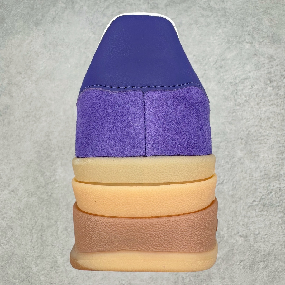 图片[8]-＃J版 AD Originals Gazelle Bold W 羚羊松糕系列复古百搭厚底增高低帮休闲运动板鞋 IE0419 新的一年就要换新的打扮啦！除了设定变美、健身、减肥等目标外，你已经可以利用鞋子来“偷偷改善身材比例”的愿望了！ 因为有一句话。身高不够。鞋子来凑~赶快入手以下各大运动品牌最新推出的“厚底增高运动鞋”吧。 是最好穿最百搭的长腿神器。 重点是……不仅价格不错～鞋子也不错啊！Originals的Gazelle Bold鞋款打造出「超厚底版本」！延续流线鞋型、经典麂皮材质、白色三条线和侧面烫金标志的复古外型，奶油白鞋底高度直接乘3，出门搭上它，保证一路步步高升。尺码：36 36⅔ 37⅓ 38 38⅔ 39⅓ 40-选品中心