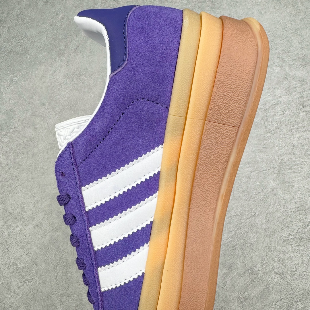 图片[7]-＃J版 AD Originals Gazelle Bold W 羚羊松糕系列复古百搭厚底增高低帮休闲运动板鞋 IE0419 新的一年就要换新的打扮啦！除了设定变美、健身、减肥等目标外，你已经可以利用鞋子来“偷偷改善身材比例”的愿望了！ 因为有一句话。身高不够。鞋子来凑~赶快入手以下各大运动品牌最新推出的“厚底增高运动鞋”吧。 是最好穿最百搭的长腿神器。 重点是……不仅价格不错～鞋子也不错啊！Originals的Gazelle Bold鞋款打造出「超厚底版本」！延续流线鞋型、经典麂皮材质、白色三条线和侧面烫金标志的复古外型，奶油白鞋底高度直接乘3，出门搭上它，保证一路步步高升。尺码：36 36⅔ 37⅓ 38 38⅔ 39⅓ 40-选品中心