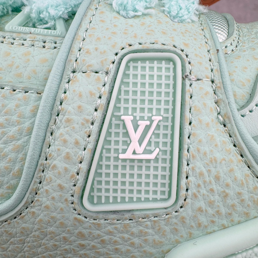 图片[11]-＃ZS纯原 Louis Vuitton Trainer lv时装走秀运动鞋 做旧系列 市场所有版本中综合最强的货品 GD实力大厂出品 全网最全配色更新最快 最成熟的做工稳定的品控 完美鞋型超高的清洁度 零毛边线头瑕疵 全套原楦原纸版原鞋开模 全网最具灵魂的版型 正确原装黄色鞋盒 正确中底印花 鞋面印花3D高频深度立体 全鞋电脑针车 紧密相连 针距密度一致 环保乳胶注塑鞋垫 厚度脚感还原原版 皮面裁剪部位 统一油边封口工艺 原装橡胶大底含胶量大底组合零偏差 专柜全套包装 防尘袋 说明书 质保卡 男女鞋 尺码：35 36 37 38 39 40 41 42 43 44 45-选品中心