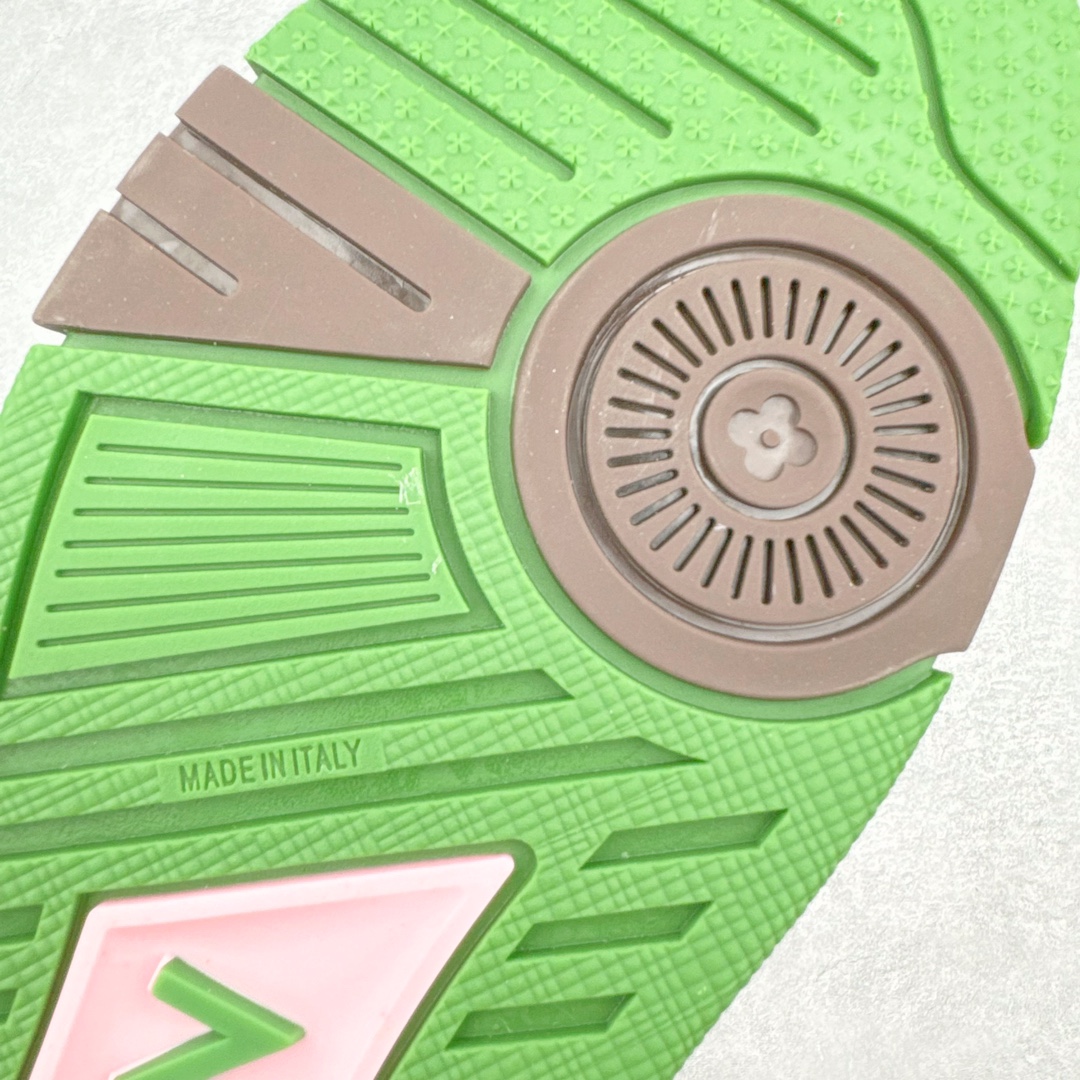 图片[20]-＃ZS纯原 Louis Vuitton Trainer lv时装走秀运动鞋 做旧系列 市场所有版本中综合最强的货品 GD实力大厂出品 全网最全配色更新最快 最成熟的做工稳定的品控 完美鞋型超高的清洁度 零毛边线头瑕疵 全套原楦原纸版原鞋开模 全网最具灵魂的版型 正确原装黄色鞋盒 正确中底印花 鞋面印花3D高频深度立体 全鞋电脑针车 紧密相连 针距密度一致 环保乳胶注塑鞋垫 厚度脚感还原原版 皮面裁剪部位 统一油边封口工艺 原装橡胶大底含胶量大底组合零偏差 专柜全套包装 防尘袋 说明书 质保卡 男女鞋 尺码：35 36 37 38 39 40 41 42 43 44 45-选品中心