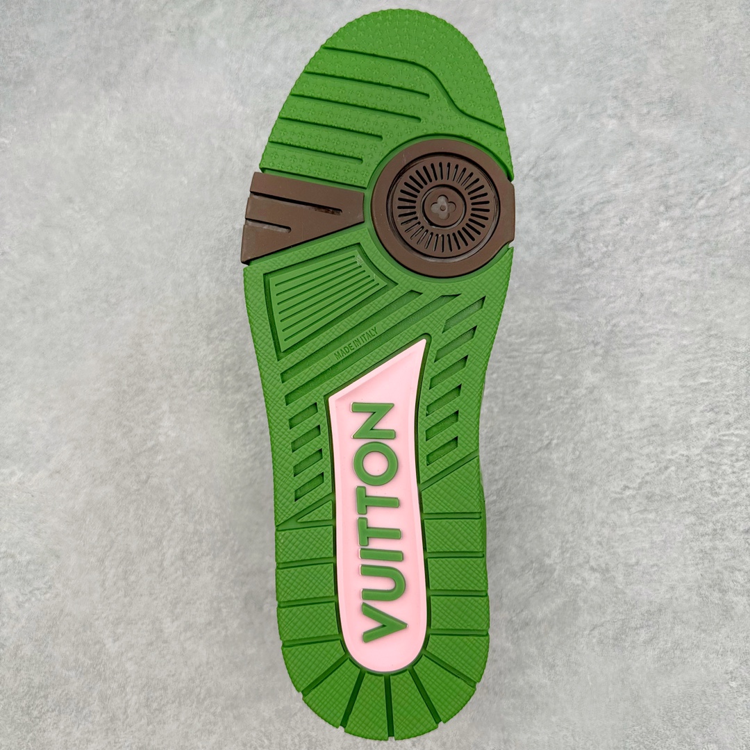 图片[9]-＃ZS纯原 Louis Vuitton Trainer lv时装走秀运动鞋 做旧系列 市场所有版本中综合最强的货品 GD实力大厂出品 全网最全配色更新最快 最成熟的做工稳定的品控 完美鞋型超高的清洁度 零毛边线头瑕疵 全套原楦原纸版原鞋开模 全网最具灵魂的版型 正确原装黄色鞋盒 正确中底印花 鞋面印花3D高频深度立体 全鞋电脑针车 紧密相连 针距密度一致 环保乳胶注塑鞋垫 厚度脚感还原原版 皮面裁剪部位 统一油边封口工艺 原装橡胶大底含胶量大底组合零偏差 专柜全套包装 防尘袋 说明书 质保卡 男女鞋 尺码：35 36 37 38 39 40 41 42 43 44 45-选品中心