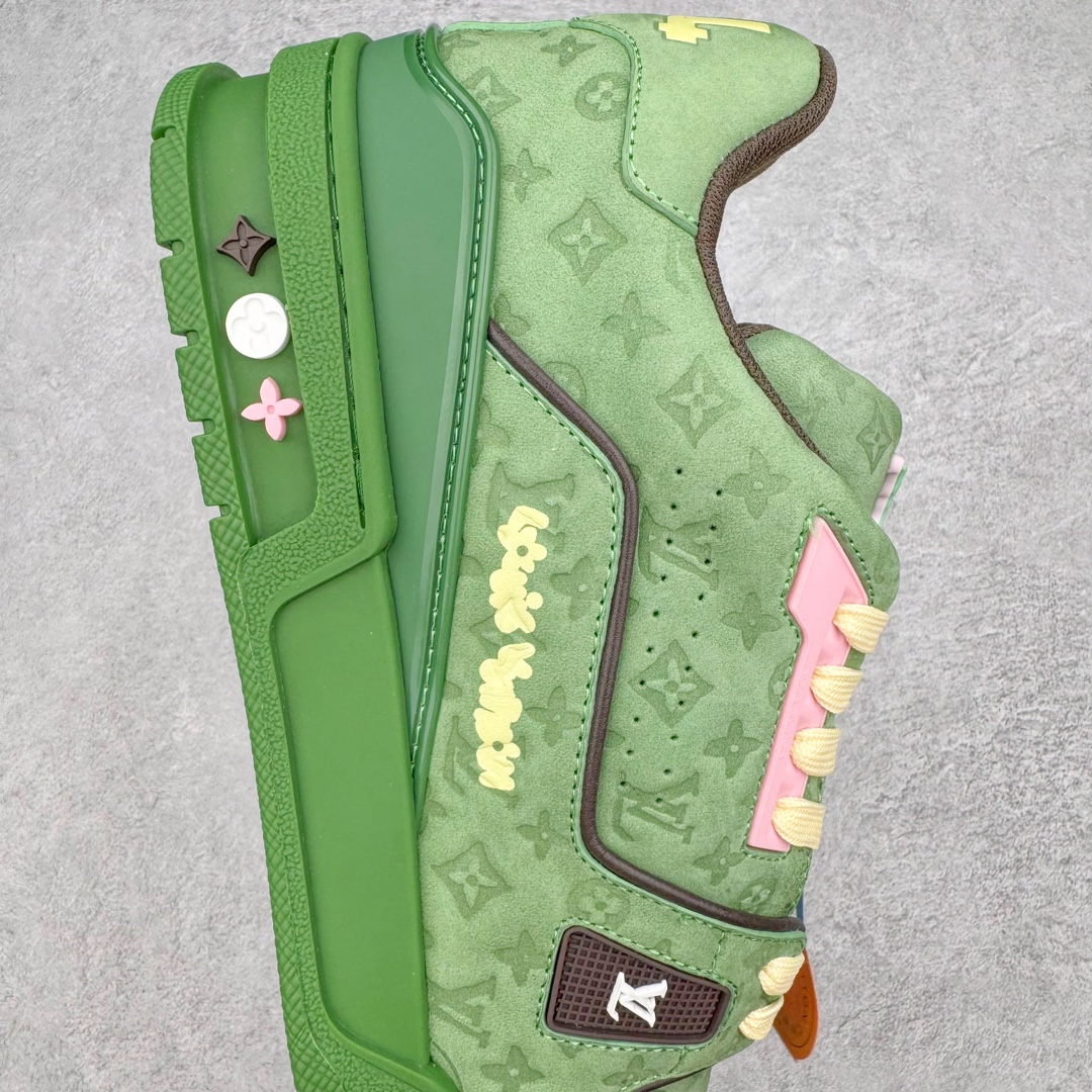 图片[6]-＃ZS纯原 Louis Vuitton Trainer lv时装走秀运动鞋 做旧系列 市场所有版本中综合最强的货品 GD实力大厂出品 全网最全配色更新最快 最成熟的做工稳定的品控 完美鞋型超高的清洁度 零毛边线头瑕疵 全套原楦原纸版原鞋开模 全网最具灵魂的版型 正确原装黄色鞋盒 正确中底印花 鞋面印花3D高频深度立体 全鞋电脑针车 紧密相连 针距密度一致 环保乳胶注塑鞋垫 厚度脚感还原原版 皮面裁剪部位 统一油边封口工艺 原装橡胶大底含胶量大底组合零偏差 专柜全套包装 防尘袋 说明书 质保卡 男女鞋 尺码：35 36 37 38 39 40 41 42 43 44 45-选品中心