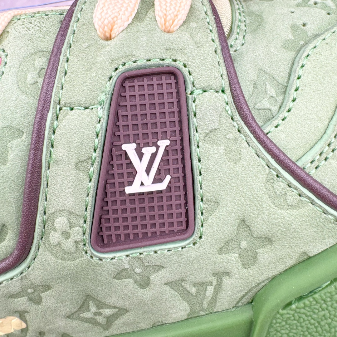 图片[18]-＃ZS纯原 Louis Vuitton Trainer lv时装走秀运动鞋 做旧系列 市场所有版本中综合最强的货品 GD实力大厂出品 全网最全配色更新最快 最成熟的做工稳定的品控 完美鞋型超高的清洁度 零毛边线头瑕疵 全套原楦原纸版原鞋开模 全网最具灵魂的版型 正确原装黄色鞋盒 正确中底印花 鞋面印花3D高频深度立体 全鞋电脑针车 紧密相连 针距密度一致 环保乳胶注塑鞋垫 厚度脚感还原原版 皮面裁剪部位 统一油边封口工艺 原装橡胶大底含胶量大底组合零偏差 专柜全套包装 防尘袋 说明书 质保卡 男女鞋 尺码：35 36 37 38 39 40 41 42 43 44 45-选品中心