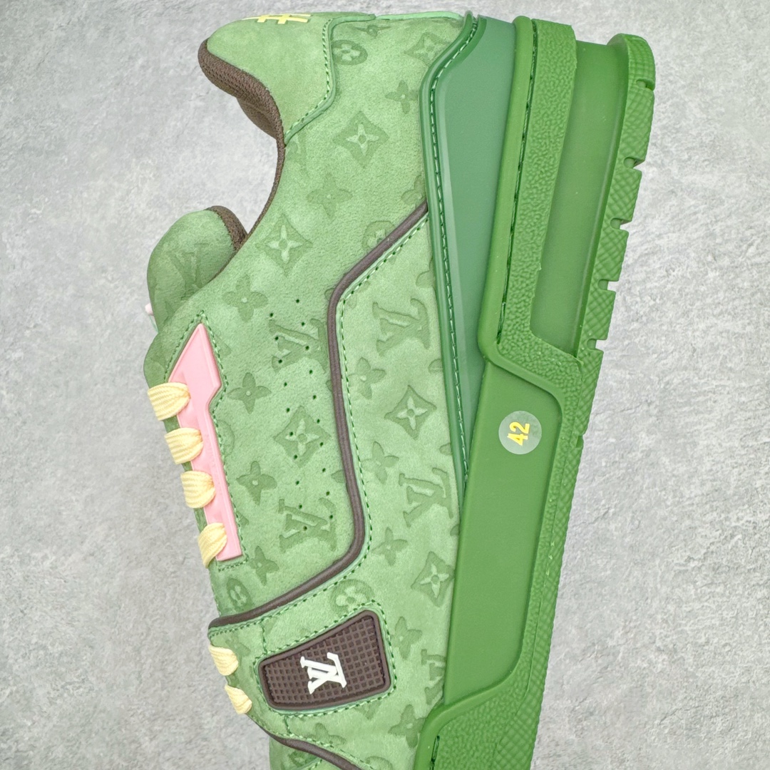 图片[7]-＃ZS纯原 Louis Vuitton Trainer lv时装走秀运动鞋 做旧系列 市场所有版本中综合最强的货品 GD实力大厂出品 全网最全配色更新最快 最成熟的做工稳定的品控 完美鞋型超高的清洁度 零毛边线头瑕疵 全套原楦原纸版原鞋开模 全网最具灵魂的版型 正确原装黄色鞋盒 正确中底印花 鞋面印花3D高频深度立体 全鞋电脑针车 紧密相连 针距密度一致 环保乳胶注塑鞋垫 厚度脚感还原原版 皮面裁剪部位 统一油边封口工艺 原装橡胶大底含胶量大底组合零偏差 专柜全套包装 防尘袋 说明书 质保卡 男女鞋 尺码：35 36 37 38 39 40 41 42 43 44 45-选品中心