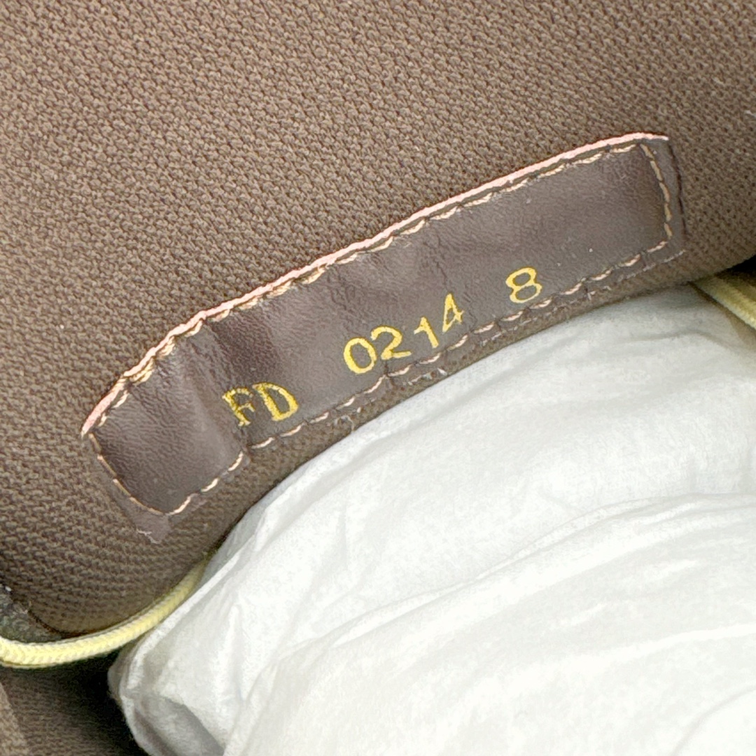 图片[10]-＃ZS纯原 Louis Vuitton Trainer lv时装走秀运动鞋 做旧系列 市场所有版本中综合最强的货品 GD实力大厂出品 全网最全配色更新最快 最成熟的做工稳定的品控 完美鞋型超高的清洁度 零毛边线头瑕疵 全套原楦原纸版原鞋开模 全网最具灵魂的版型 正确原装黄色鞋盒 正确中底印花 鞋面印花3D高频深度立体 全鞋电脑针车 紧密相连 针距密度一致 环保乳胶注塑鞋垫 厚度脚感还原原版 皮面裁剪部位 统一油边封口工艺 原装橡胶大底含胶量大底组合零偏差 专柜全套包装 防尘袋 说明书 质保卡 男女鞋 尺码：35 36 37 38 39 40 41 42 43 44 45-选品中心