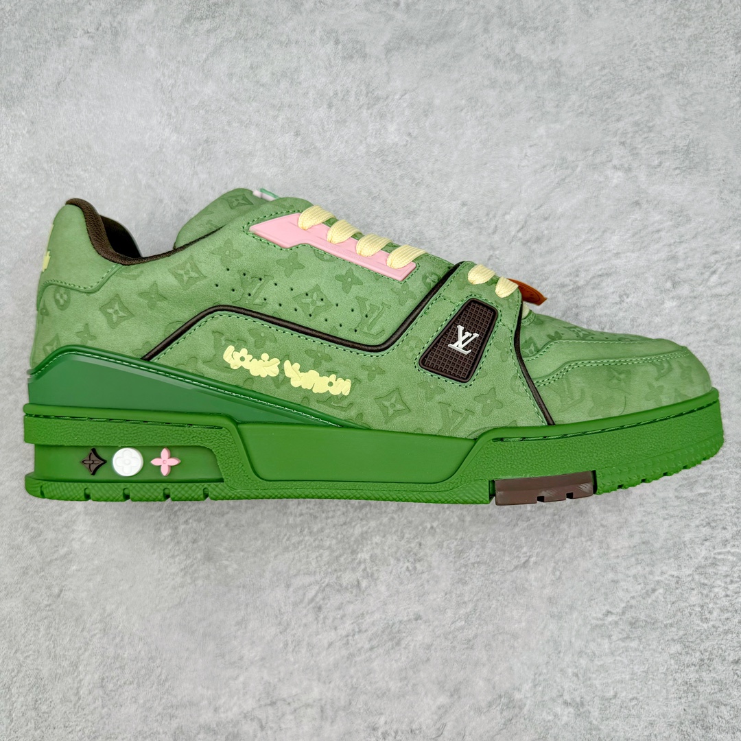 ＃ZS纯原 Louis Vuitton Trainer lv时装走秀运动鞋 做旧系列 市场所有版本中综合最强的货品 GD实力大厂出品 全网最全配色更新最快 最成熟的做工稳定的品控 完美鞋型超高的清洁度 零毛边线头瑕疵 全套原楦原纸版原鞋开模 全网最具灵魂的版型 正确原装黄色鞋盒 正确中底印花 鞋面印花3D高频深度立体 全鞋电脑针车 紧密相连 针距密度一致 环保乳胶注塑鞋垫 厚度脚感还原原版 皮面裁剪部位 统一油边封口工艺 原装橡胶大底含胶量大底组合零偏差 专柜全套包装 防尘袋 说明书 质保卡 男女鞋 尺码：35 36 37 38 39 40 41 42 43 44 45-选品中心