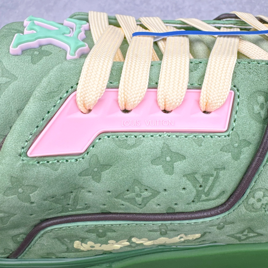 图片[16]-＃ZS纯原 Louis Vuitton Trainer lv时装走秀运动鞋 做旧系列 市场所有版本中综合最强的货品 GD实力大厂出品 全网最全配色更新最快 最成熟的做工稳定的品控 完美鞋型超高的清洁度 零毛边线头瑕疵 全套原楦原纸版原鞋开模 全网最具灵魂的版型 正确原装黄色鞋盒 正确中底印花 鞋面印花3D高频深度立体 全鞋电脑针车 紧密相连 针距密度一致 环保乳胶注塑鞋垫 厚度脚感还原原版 皮面裁剪部位 统一油边封口工艺 原装橡胶大底含胶量大底组合零偏差 专柜全套包装 防尘袋 说明书 质保卡 男女鞋 尺码：35 36 37 38 39 40 41 42 43 44 45-选品中心