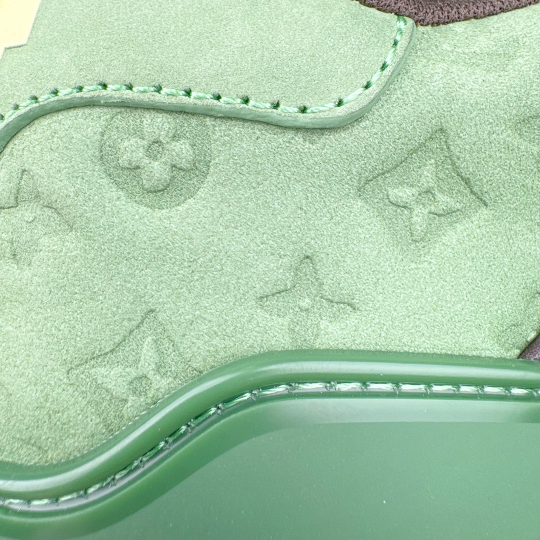 图片[14]-＃ZS纯原 Louis Vuitton Trainer lv时装走秀运动鞋 做旧系列 市场所有版本中综合最强的货品 GD实力大厂出品 全网最全配色更新最快 最成熟的做工稳定的品控 完美鞋型超高的清洁度 零毛边线头瑕疵 全套原楦原纸版原鞋开模 全网最具灵魂的版型 正确原装黄色鞋盒 正确中底印花 鞋面印花3D高频深度立体 全鞋电脑针车 紧密相连 针距密度一致 环保乳胶注塑鞋垫 厚度脚感还原原版 皮面裁剪部位 统一油边封口工艺 原装橡胶大底含胶量大底组合零偏差 专柜全套包装 防尘袋 说明书 质保卡 男女鞋 尺码：35 36 37 38 39 40 41 42 43 44 45-选品中心