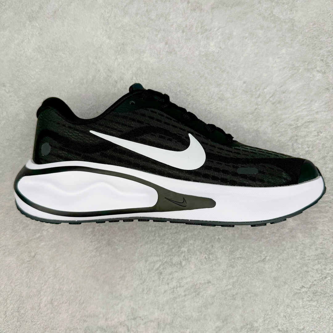 NK Journey Run 旅程慢跑系列低帮轻质缓震休闲运动公路跑步鞋 FN0228-001采用科技织法轻盈织物合成鞋面材质 搭载柔软厚实ComfiRide 泡绵缓震组合外置防滑耐磨橡胶底片 穿上 Journey Run 公路跑步鞋 尽情畅跑 享受每一步的风景 搭载柔软厚实的 ComfiRide 泡绵缓震配置 助你征服充满挑战的路面 大步流星 微笑前行 该鞋款舒适非凡 让你爱不释脚 尺码：35.5 36 36.5 37.5 38 38.5 39 40 40.5 41 42 42.5 43 44 44.5 45-选品中心