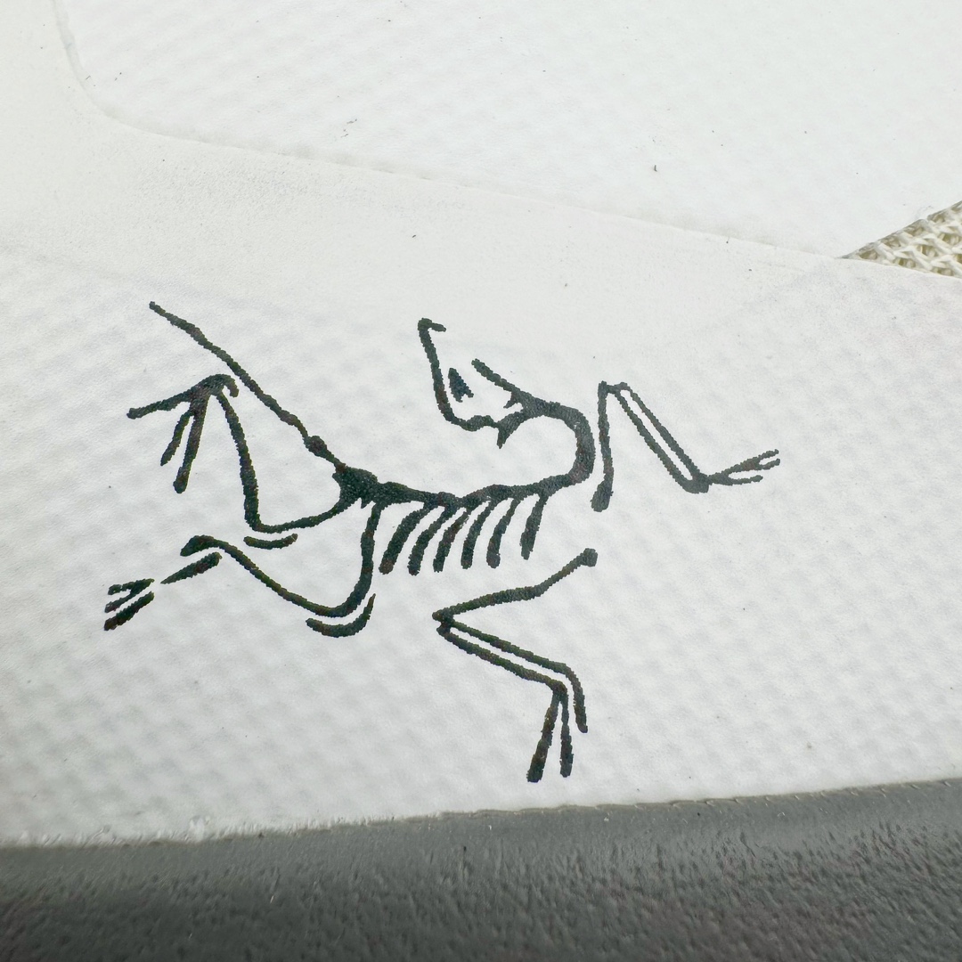 图片[16]-＃SG 加拿大品牌 始祖鸟·Arcteryx始祖鸟 Konseal Lt 轻量网布防滑轻便耐磨低帮越野跑步鞋 利用先进的技术、更轻但可靠耐用的材料和高度专注的设计流程，我们创造了我们最轻的接近鞋 Konseal LT。它专为在您携带背包和攀爬装备时覆盖崎岖的地面而设计，提供足底支撑和保护、应对不断変化的地形的敏捷性以及 Vibram® Megagrip 外底的自抓地力。内里提供赤足舒适感，鞋跟可平折，因此您可以在系绳或露营时将其作为木屐穿着。尺码：39 40 41 42 43 44 45-选品中心