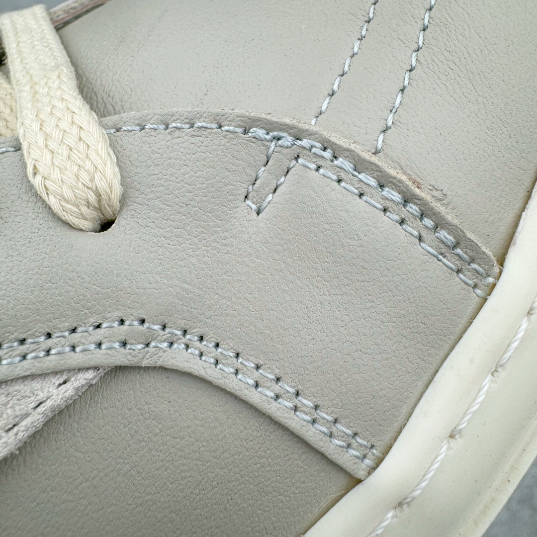 图片[16]-＃GD广顶 Rick Owens Drkshdw 瑞克·欧文斯低帮皮面时尚运动板鞋 奶白 二级市场已经7K以上 平台客户随意卖四位数 RO广东原厂出品 纯原天花板 原版一比一复刻 冲正绝不翻车 还原度达到百分之98以上 原楦开发纸版版型 ZP拆解原版1：1复模裁片纸版 力求做到0错位 这样才能达到和zp一致的鞋型味道 采用进口cnc数控机床开发对版独家tpu奶香大底 区别于市场所有版本 zp同源全头层粒面小牛皮 达到和zp一致手感 原厂进口细纹布 万邦订购原厂高弹粉红色海绵 内里搭配软质细腻羊皮 TPU高密度大底 软硬度透光度高已经测试和原版一致 尺码：39 40 41 42 43 44 45 46-选品中心