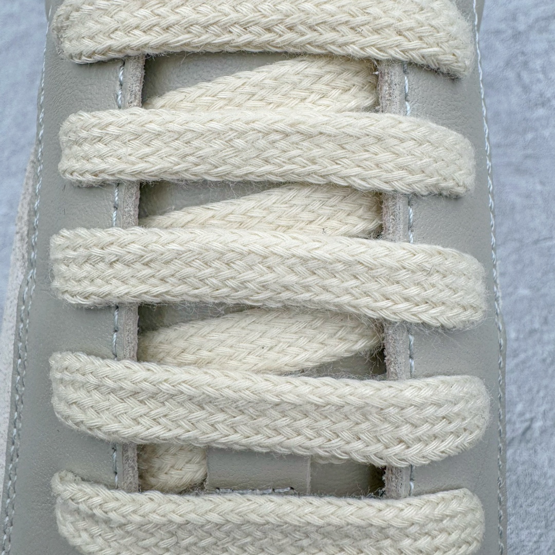 图片[12]-＃GD广顶 Rick Owens Drkshdw 瑞克·欧文斯低帮皮面时尚运动板鞋 奶白 二级市场已经7K以上 平台客户随意卖四位数 RO广东原厂出品 纯原天花板 原版一比一复刻 冲正绝不翻车 还原度达到百分之98以上 原楦开发纸版版型 ZP拆解原版1：1复模裁片纸版 力求做到0错位 这样才能达到和zp一致的鞋型味道 采用进口cnc数控机床开发对版独家tpu奶香大底 区别于市场所有版本 zp同源全头层粒面小牛皮 达到和zp一致手感 原厂进口细纹布 万邦订购原厂高弹粉红色海绵 内里搭配软质细腻羊皮 TPU高密度大底 软硬度透光度高已经测试和原版一致 尺码：39 40 41 42 43 44 45 46-选品中心