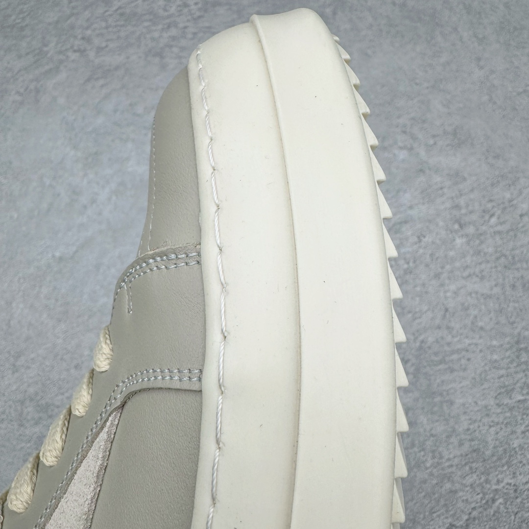 图片[13]-＃GD广顶 Rick Owens Drkshdw 瑞克·欧文斯低帮皮面时尚运动板鞋 奶白 二级市场已经7K以上 平台客户随意卖四位数 RO广东原厂出品 纯原天花板 原版一比一复刻 冲正绝不翻车 还原度达到百分之98以上 原楦开发纸版版型 ZP拆解原版1：1复模裁片纸版 力求做到0错位 这样才能达到和zp一致的鞋型味道 采用进口cnc数控机床开发对版独家tpu奶香大底 区别于市场所有版本 zp同源全头层粒面小牛皮 达到和zp一致手感 原厂进口细纹布 万邦订购原厂高弹粉红色海绵 内里搭配软质细腻羊皮 TPU高密度大底 软硬度透光度高已经测试和原版一致 尺码：39 40 41 42 43 44 45 46-选品中心