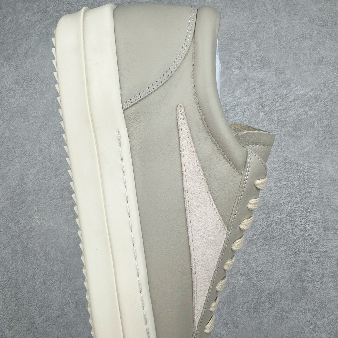 图片[6]-＃GD广顶 Rick Owens Drkshdw 瑞克·欧文斯低帮皮面时尚运动板鞋 奶白 二级市场已经7K以上 平台客户随意卖四位数 RO广东原厂出品 纯原天花板 原版一比一复刻 冲正绝不翻车 还原度达到百分之98以上 原楦开发纸版版型 ZP拆解原版1：1复模裁片纸版 力求做到0错位 这样才能达到和zp一致的鞋型味道 采用进口cnc数控机床开发对版独家tpu奶香大底 区别于市场所有版本 zp同源全头层粒面小牛皮 达到和zp一致手感 原厂进口细纹布 万邦订购原厂高弹粉红色海绵 内里搭配软质细腻羊皮 TPU高密度大底 软硬度透光度高已经测试和原版一致 尺码：39 40 41 42 43 44 45 46-选品中心