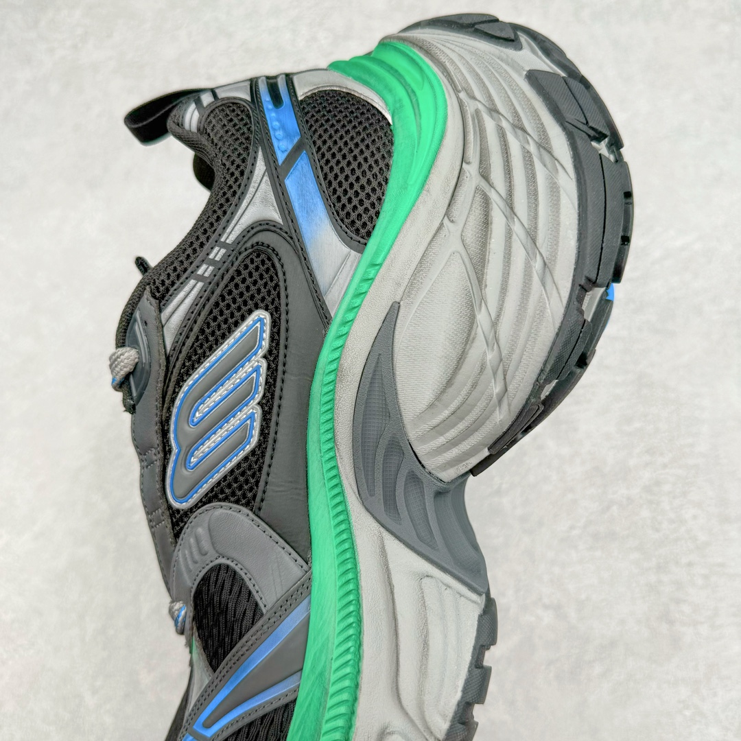 图片[7]-＃总裁特价福利 BALENCIAGA 10XL Sneakers 巴黎世家网布系带低帮走秀复古老爹鞋 圈内最强巴黎 尺码大小一比一还原Zp 区别其他工厂缩小两个号码 全套原纸板楦头开发 最原汁原味的灵魂版型 全鞋荧光划线卡点 胶水把控整洁度追求极致完美 每一双都是工艺品 多重QC质检 超越公司货的品控标准 实实在在的免检产品 原盒原配 正确字体电绣 粗细、位置、大小正确 侧边TPU 透气孔匹配意产原版 正确分离大底 TPU软底 原版一致大底LOGO 立体感十足 原厂皮料水洗做旧 采购原厂网纱 不含皮革 网布材料和聚氨酯 磨损效果 展现品牌对于新潮事物的热情 这款鞋子拥有巨大尺寸和醒目设计 符合当下”老爹鞋”的趋势 鞋子采用银灰配色 营造出低调而不失华丽的效果 10XL的尺码使它成为市场中最显眼的存在 适合追求个性化的人群 Balenciaga始终站在时尚前沿 此次发布的产品再次体现了他们的创新能力 偏大两码 尺码：35 36 37 38 39 40 41 42 43 44 45 46-选品中心