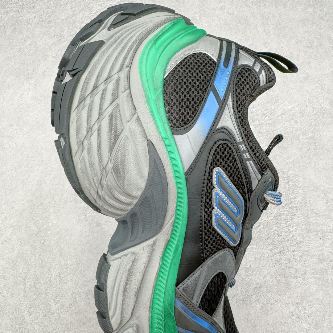 图片[6]-＃总裁特价福利 BALENCIAGA 10XL Sneakers 巴黎世家网布系带低帮走秀复古老爹鞋 圈内最强巴黎 尺码大小一比一还原Zp 区别其他工厂缩小两个号码 全套原纸板楦头开发 最原汁原味的灵魂版型 全鞋荧光划线卡点 胶水把控整洁度追求极致完美 每一双都是工艺品 多重QC质检 超越公司货的品控标准 实实在在的免检产品 原盒原配 正确字体电绣 粗细、位置、大小正确 侧边TPU 透气孔匹配意产原版 正确分离大底 TPU软底 原版一致大底LOGO 立体感十足 原厂皮料水洗做旧 采购原厂网纱 不含皮革 网布材料和聚氨酯 磨损效果 展现品牌对于新潮事物的热情 这款鞋子拥有巨大尺寸和醒目设计 符合当下”老爹鞋”的趋势 鞋子采用银灰配色 营造出低调而不失华丽的效果 10XL的尺码使它成为市场中最显眼的存在 适合追求个性化的人群 Balenciaga始终站在时尚前沿 此次发布的产品再次体现了他们的创新能力 偏大两码 尺码：35 36 37 38 39 40 41 42 43 44 45 46-选品中心