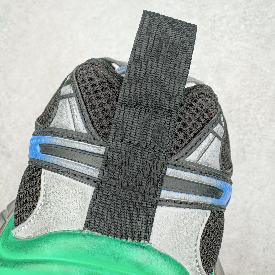 图片[10]-＃总裁特价福利 BALENCIAGA 10XL Sneakers 巴黎世家网布系带低帮走秀复古老爹鞋 圈内最强巴黎 尺码大小一比一还原Zp 区别其他工厂缩小两个号码 全套原纸板楦头开发 最原汁原味的灵魂版型 全鞋荧光划线卡点 胶水把控整洁度追求极致完美 每一双都是工艺品 多重QC质检 超越公司货的品控标准 实实在在的免检产品 原盒原配 正确字体电绣 粗细、位置、大小正确 侧边TPU 透气孔匹配意产原版 正确分离大底 TPU软底 原版一致大底LOGO 立体感十足 原厂皮料水洗做旧 采购原厂网纱 不含皮革 网布材料和聚氨酯 磨损效果 展现品牌对于新潮事物的热情 这款鞋子拥有巨大尺寸和醒目设计 符合当下”老爹鞋”的趋势 鞋子采用银灰配色 营造出低调而不失华丽的效果 10XL的尺码使它成为市场中最显眼的存在 适合追求个性化的人群 Balenciaga始终站在时尚前沿 此次发布的产品再次体现了他们的创新能力 偏大两码 尺码：35 36 37 38 39 40 41 42 43 44 45 46-选品中心