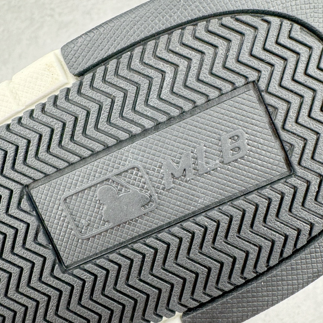 图片[17]-＃PB过验版 MLB Chunky Liner Basic 复古印花学长鞋系列低帮轻量增高厚底百搭休闲运动慢跑鞋板鞋 Korea韩国联名NY美国榄球纽约洋基队限定 目前可过轻松秒过各类鉴定 能操作的私聊 韩国代购专供 左脚内置NFC感应 区别市面贴纸假芯片 MLB专用菱形双针中底布 重点细节中底布带注胶孔 原厂NFC感应吊牌 支持鉴定 一个两位数 原盒原标 全套原楦原纸板原厂数据开发 中韩文保养标贴 绿色防霉片 平台代购专供 独家一比一RB+MD组合大底 高频后跟小人Logo精准对位立体饱满 正确网布加超迁鞋面 转印中底走线紧密 转印Logo工艺表层防刮不掉色 尺码：35 36 36.5 37.5 38 38.5 39 40 40.5 41 42 42.5 43 44 44.5 45-选品中心