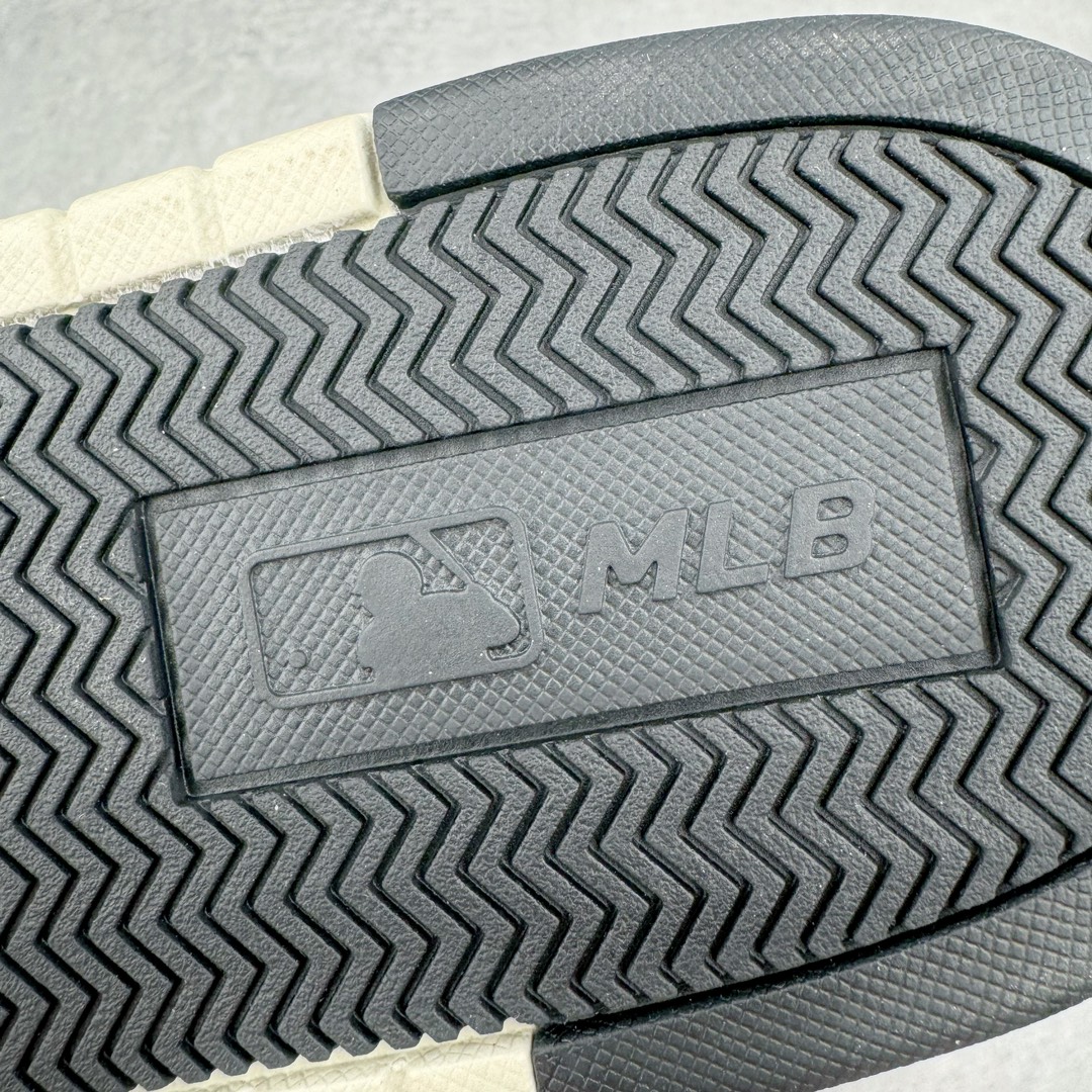 图片[18]-＃PB过验版 MLB Chunky Liner Basic 复古印花学长鞋系列低帮轻量增高厚底百搭休闲运动慢跑鞋板鞋 Korea韩国联名NY美国榄球纽约洋基队限定 目前可过轻松秒过各类鉴定 能操作的私聊 韩国代购专供 左脚内置NFC感应 区别市面贴纸假芯片 MLB专用菱形双针中底布 重点细节中底布带注胶孔 原厂NFC感应吊牌 支持鉴定 一个两位数 原盒原标 全套原楦原纸板原厂数据开发 中韩文保养标贴 绿色防霉片 平台代购专供 独家一比一RB+MD组合大底 高频后跟小人Logo精准对位立体饱满 正确网布加超迁鞋面 转印中底走线紧密 转印Logo工艺表层防刮不掉色 尺码：35 36 36.5 37.5 38 38.5 39 40 40.5 41 42 42.5 43 44 44.5 45-选品中心