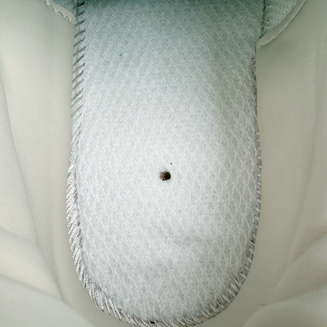 图片[20]-＃PB过验版 MLB Chunky Liner Basic 复古印花学长鞋系列低帮轻量增高厚底百搭休闲运动慢跑鞋板鞋 Korea韩国联名NY美国榄球纽约洋基队限定 目前可过轻松秒过各类鉴定 能操作的私聊 韩国代购专供 左脚内置NFC感应 区别市面贴纸假芯片 MLB专用菱形双针中底布 重点细节中底布带注胶孔 原厂NFC感应吊牌 支持鉴定 一个两位数 原盒原标 全套原楦原纸板原厂数据开发 中韩文保养标贴 绿色防霉片 平台代购专供 独家一比一RB+MD组合大底 高频后跟小人Logo精准对位立体饱满 正确网布加超迁鞋面 转印中底走线紧密 转印Logo工艺表层防刮不掉色 尺码：35 36 36.5 37.5 38 38.5 39 40 40.5 41 42 42.5 43 44 44.5 45-选品中心