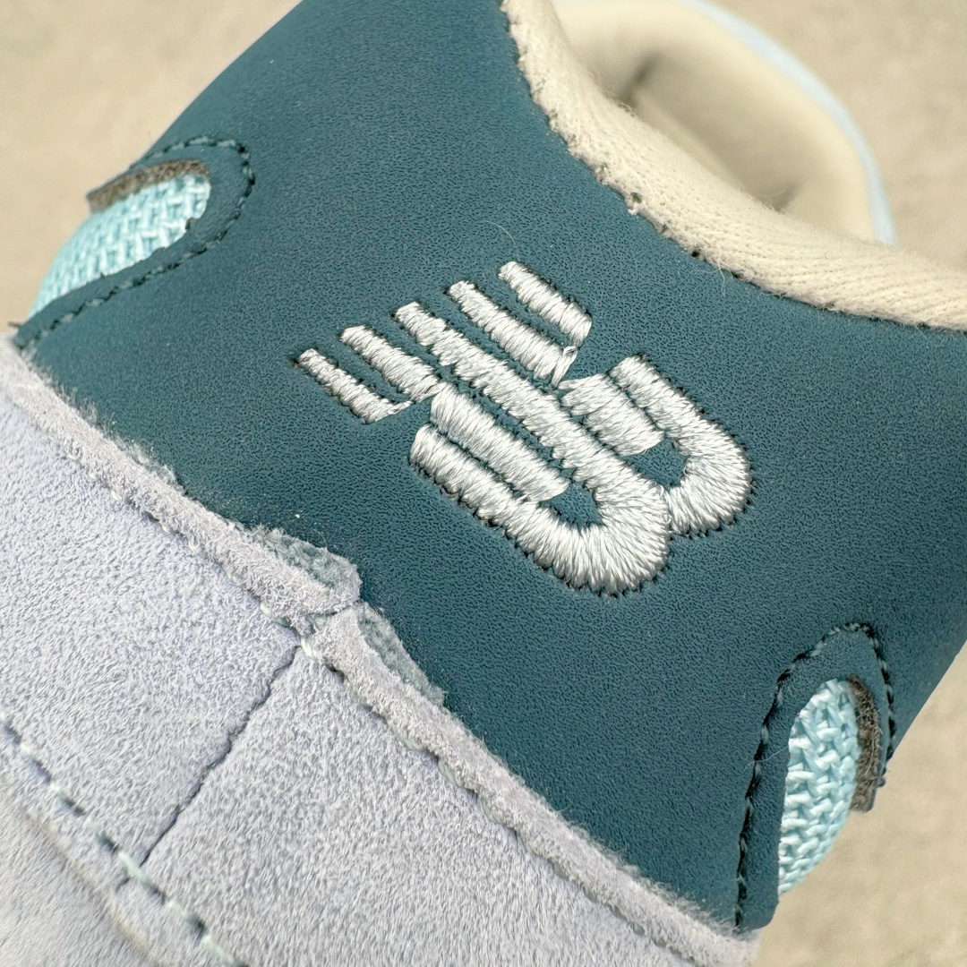 图片[12]-New Balance NB9060 复古运动鞋 新百伦又带来了新鞋型 并且是与芝加哥街头品牌 Joe Freshgoods 的联名款 鞋身主体采用了类似 990 系列的设计风格 与传统复古慢跑鞋区别不大 最大的变化就是鞋底部分 在传统设计的中底外层 增加了多个分区的模块 圆润的线条设计与我们熟悉的 New Balance 风格截然不同 但与同样充满弧形线条的鞋面搭配 看起来毫无违和感 尺码：36-45-选品中心