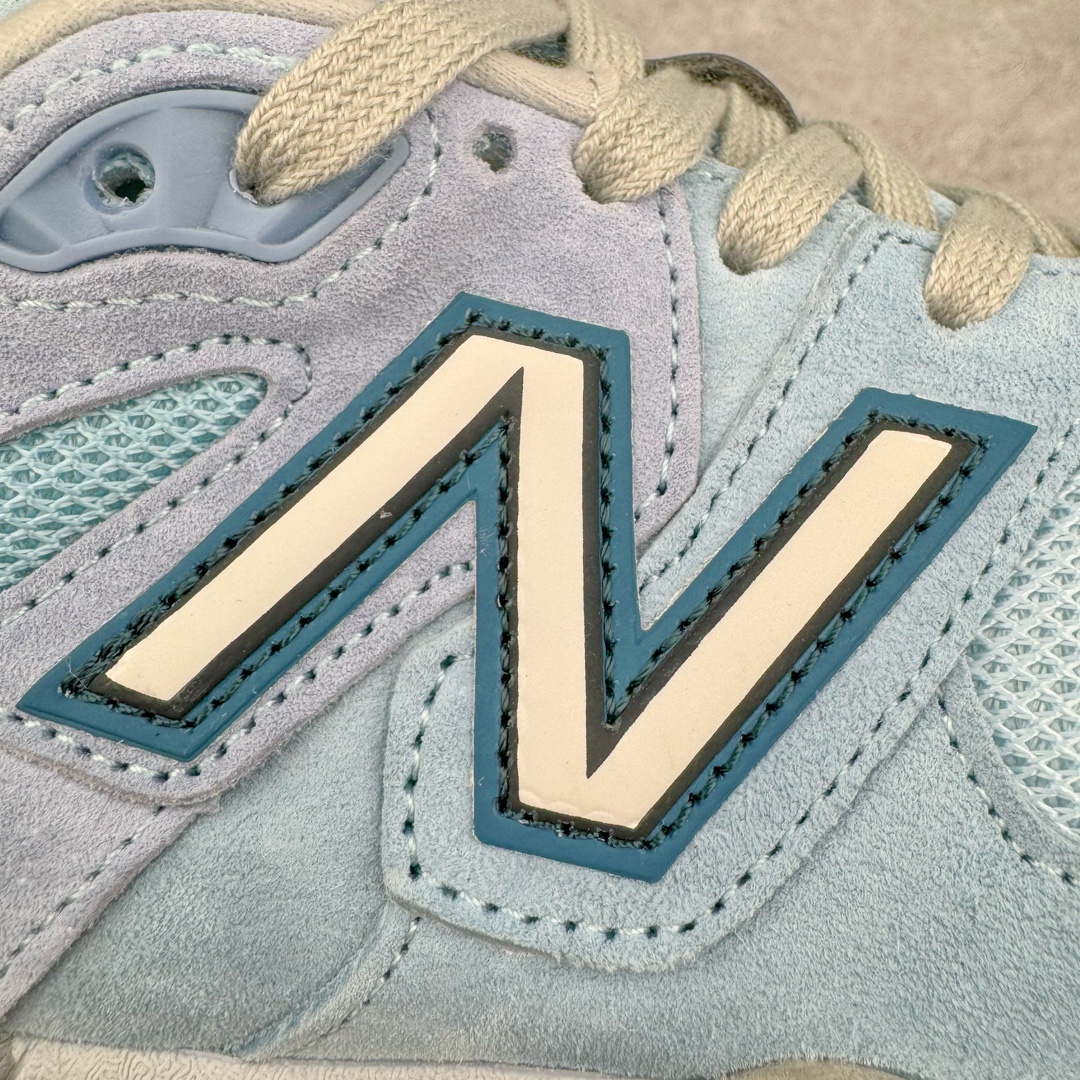 图片[13]-New Balance NB9060 复古运动鞋 新百伦又带来了新鞋型 并且是与芝加哥街头品牌 Joe Freshgoods 的联名款 鞋身主体采用了类似 990 系列的设计风格 与传统复古慢跑鞋区别不大 最大的变化就是鞋底部分 在传统设计的中底外层 增加了多个分区的模块 圆润的线条设计与我们熟悉的 New Balance 风格截然不同 但与同样充满弧形线条的鞋面搭配 看起来毫无违和感 尺码：36-45-选品中心