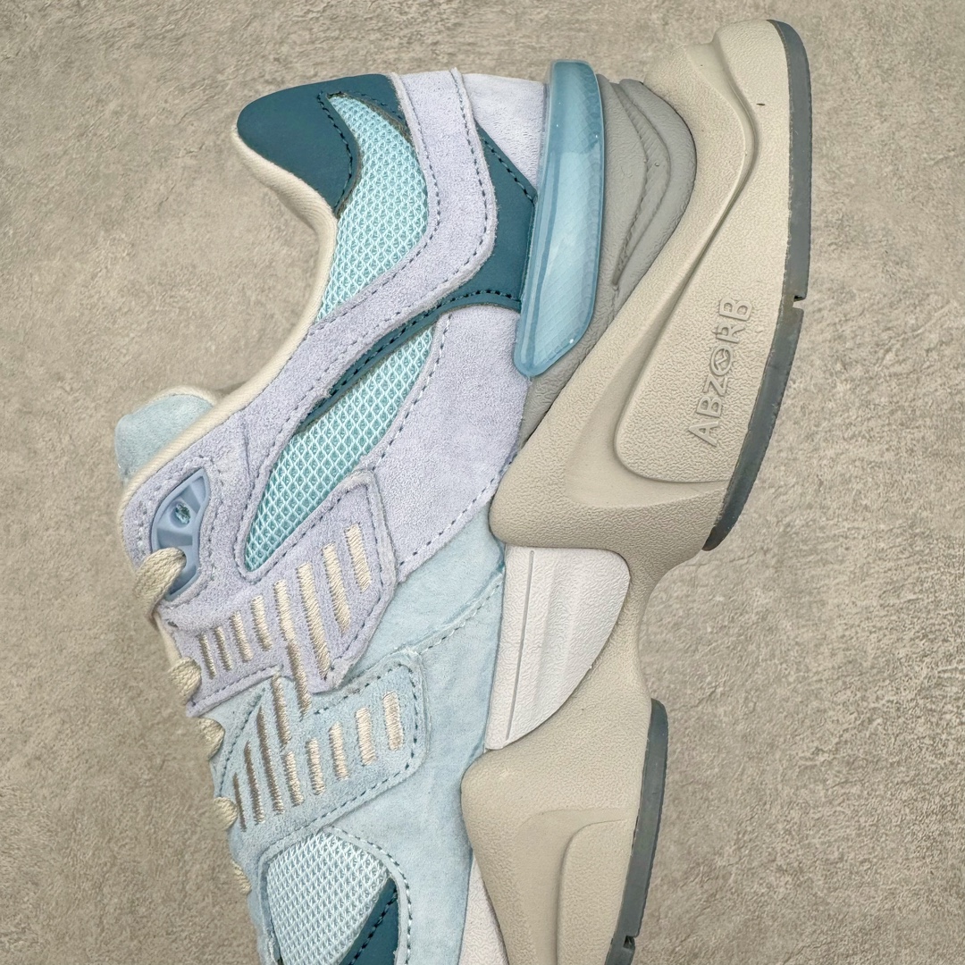 图片[7]-New Balance NB9060 复古运动鞋 新百伦又带来了新鞋型 并且是与芝加哥街头品牌 Joe Freshgoods 的联名款 鞋身主体采用了类似 990 系列的设计风格 与传统复古慢跑鞋区别不大 最大的变化就是鞋底部分 在传统设计的中底外层 增加了多个分区的模块 圆润的线条设计与我们熟悉的 New Balance 风格截然不同 但与同样充满弧形线条的鞋面搭配 看起来毫无违和感 尺码：36-45-选品中心
