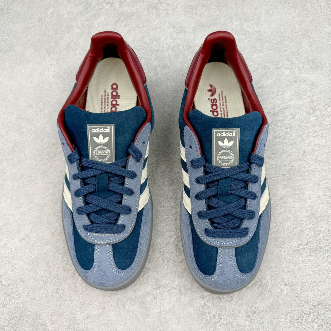 图片[2]-＃HP纯原 AD Original Gazelle Trainers 瞪羚室内鞋系列低帮复古百搭休闲运动德训风板鞋 藏青蓝 ID1008 高端零售特供批次 原厂定制长毛翻毛皮组合环保纤维革鞋面材质 内置环保海玻璃鞋垫 外置RB橡胶大底 产品品控稳定性领先行业 原厂全套原楦原纸板冲刀磨具开发 原厂皮料加持 原厂港宝加持定型后跟R度完美 将复古进行到底 简约流畅 三十年不变经典 这款Gazelle运动鞋 无论面料、配色、质感或设计 都只在重现其1991年原款的经典 皮革鞋面 撞色三条纹和鞋跟标的设计 力求呈现90年代的经典复古风潮 Samba火热的同时 也带动了其它的复古鞋型 Gazelle便是其中一只 Gazelle Indoor拥有包边更宽的T字型鞋头 更好的保护运动员的前掌 浓浓的复古氛围感 非常适合现在流行的Cleanfit风格 尺码：35.5 36 36⅔ 37⅓ 38 38⅔ 39⅓ 40 40⅔ 41⅓ 42 42⅔ 43⅓ 44 44⅔ 45-选品中心