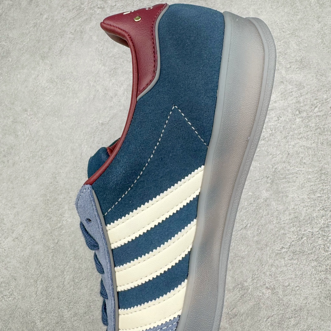 图片[7]-＃HP纯原 AD Original Gazelle Trainers 瞪羚室内鞋系列低帮复古百搭休闲运动德训风板鞋 藏青蓝 ID1008 高端零售特供批次 原厂定制长毛翻毛皮组合环保纤维革鞋面材质 内置环保海玻璃鞋垫 外置RB橡胶大底 产品品控稳定性领先行业 原厂全套原楦原纸板冲刀磨具开发 原厂皮料加持 原厂港宝加持定型后跟R度完美 将复古进行到底 简约流畅 三十年不变经典 这款Gazelle运动鞋 无论面料、配色、质感或设计 都只在重现其1991年原款的经典 皮革鞋面 撞色三条纹和鞋跟标的设计 力求呈现90年代的经典复古风潮 Samba火热的同时 也带动了其它的复古鞋型 Gazelle便是其中一只 Gazelle Indoor拥有包边更宽的T字型鞋头 更好的保护运动员的前掌 浓浓的复古氛围感 非常适合现在流行的Cleanfit风格 尺码：35.5 36 36⅔ 37⅓ 38 38⅔ 39⅓ 40 40⅔ 41⅓ 42 42⅔ 43⅓ 44 44⅔ 45-选品中心