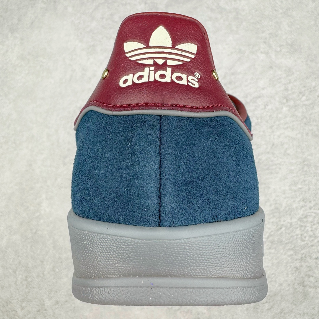 图片[8]-＃HP纯原 AD Original Gazelle Trainers 瞪羚室内鞋系列低帮复古百搭休闲运动德训风板鞋 藏青蓝 ID1008 高端零售特供批次 原厂定制长毛翻毛皮组合环保纤维革鞋面材质 内置环保海玻璃鞋垫 外置RB橡胶大底 产品品控稳定性领先行业 原厂全套原楦原纸板冲刀磨具开发 原厂皮料加持 原厂港宝加持定型后跟R度完美 将复古进行到底 简约流畅 三十年不变经典 这款Gazelle运动鞋 无论面料、配色、质感或设计 都只在重现其1991年原款的经典 皮革鞋面 撞色三条纹和鞋跟标的设计 力求呈现90年代的经典复古风潮 Samba火热的同时 也带动了其它的复古鞋型 Gazelle便是其中一只 Gazelle Indoor拥有包边更宽的T字型鞋头 更好的保护运动员的前掌 浓浓的复古氛围感 非常适合现在流行的Cleanfit风格 尺码：35.5 36 36⅔ 37⅓ 38 38⅔ 39⅓ 40 40⅔ 41⅓ 42 42⅔ 43⅓ 44 44⅔ 45-选品中心