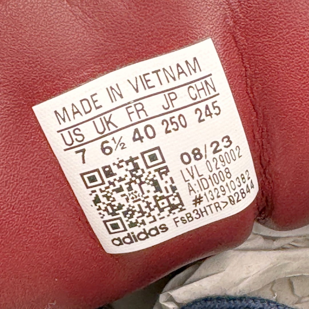 图片[12]-＃HP纯原 AD Original Gazelle Trainers 瞪羚室内鞋系列低帮复古百搭休闲运动德训风板鞋 藏青蓝 ID1008 高端零售特供批次 原厂定制长毛翻毛皮组合环保纤维革鞋面材质 内置环保海玻璃鞋垫 外置RB橡胶大底 产品品控稳定性领先行业 原厂全套原楦原纸板冲刀磨具开发 原厂皮料加持 原厂港宝加持定型后跟R度完美 将复古进行到底 简约流畅 三十年不变经典 这款Gazelle运动鞋 无论面料、配色、质感或设计 都只在重现其1991年原款的经典 皮革鞋面 撞色三条纹和鞋跟标的设计 力求呈现90年代的经典复古风潮 Samba火热的同时 也带动了其它的复古鞋型 Gazelle便是其中一只 Gazelle Indoor拥有包边更宽的T字型鞋头 更好的保护运动员的前掌 浓浓的复古氛围感 非常适合现在流行的Cleanfit风格 尺码：35.5 36 36⅔ 37⅓ 38 38⅔ 39⅓ 40 40⅔ 41⅓ 42 42⅔ 43⅓ 44 44⅔ 45-选品中心