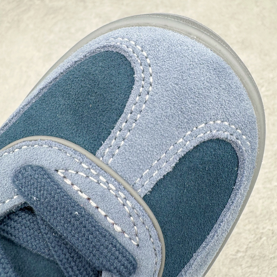 图片[20]-＃HP纯原 AD Original Gazelle Trainers 瞪羚室内鞋系列低帮复古百搭休闲运动德训风板鞋 藏青蓝 ID1008 高端零售特供批次 原厂定制长毛翻毛皮组合环保纤维革鞋面材质 内置环保海玻璃鞋垫 外置RB橡胶大底 产品品控稳定性领先行业 原厂全套原楦原纸板冲刀磨具开发 原厂皮料加持 原厂港宝加持定型后跟R度完美 将复古进行到底 简约流畅 三十年不变经典 这款Gazelle运动鞋 无论面料、配色、质感或设计 都只在重现其1991年原款的经典 皮革鞋面 撞色三条纹和鞋跟标的设计 力求呈现90年代的经典复古风潮 Samba火热的同时 也带动了其它的复古鞋型 Gazelle便是其中一只 Gazelle Indoor拥有包边更宽的T字型鞋头 更好的保护运动员的前掌 浓浓的复古氛围感 非常适合现在流行的Cleanfit风格 尺码：35.5 36 36⅔ 37⅓ 38 38⅔ 39⅓ 40 40⅔ 41⅓ 42 42⅔ 43⅓ 44 44⅔ 45-选品中心