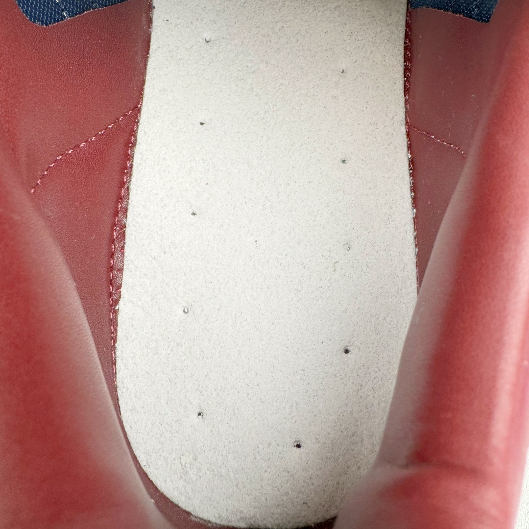 图片[10]-＃HP纯原 AD Original Gazelle Trainers 瞪羚室内鞋系列低帮复古百搭休闲运动德训风板鞋 藏青蓝 ID1008 高端零售特供批次 原厂定制长毛翻毛皮组合环保纤维革鞋面材质 内置环保海玻璃鞋垫 外置RB橡胶大底 产品品控稳定性领先行业 原厂全套原楦原纸板冲刀磨具开发 原厂皮料加持 原厂港宝加持定型后跟R度完美 将复古进行到底 简约流畅 三十年不变经典 这款Gazelle运动鞋 无论面料、配色、质感或设计 都只在重现其1991年原款的经典 皮革鞋面 撞色三条纹和鞋跟标的设计 力求呈现90年代的经典复古风潮 Samba火热的同时 也带动了其它的复古鞋型 Gazelle便是其中一只 Gazelle Indoor拥有包边更宽的T字型鞋头 更好的保护运动员的前掌 浓浓的复古氛围感 非常适合现在流行的Cleanfit风格 尺码：35.5 36 36⅔ 37⅓ 38 38⅔ 39⅓ 40 40⅔ 41⅓ 42 42⅔ 43⅓ 44 44⅔ 45-选品中心