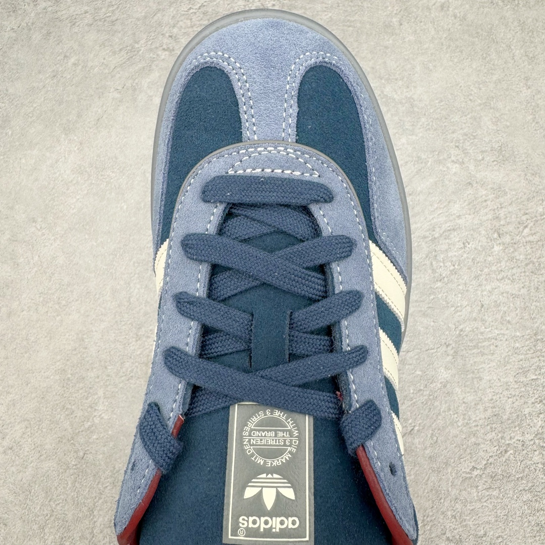 图片[4]-＃HP纯原 AD Original Gazelle Trainers 瞪羚室内鞋系列低帮复古百搭休闲运动德训风板鞋 藏青蓝 ID1008 高端零售特供批次 原厂定制长毛翻毛皮组合环保纤维革鞋面材质 内置环保海玻璃鞋垫 外置RB橡胶大底 产品品控稳定性领先行业 原厂全套原楦原纸板冲刀磨具开发 原厂皮料加持 原厂港宝加持定型后跟R度完美 将复古进行到底 简约流畅 三十年不变经典 这款Gazelle运动鞋 无论面料、配色、质感或设计 都只在重现其1991年原款的经典 皮革鞋面 撞色三条纹和鞋跟标的设计 力求呈现90年代的经典复古风潮 Samba火热的同时 也带动了其它的复古鞋型 Gazelle便是其中一只 Gazelle Indoor拥有包边更宽的T字型鞋头 更好的保护运动员的前掌 浓浓的复古氛围感 非常适合现在流行的Cleanfit风格 尺码：35.5 36 36⅔ 37⅓ 38 38⅔ 39⅓ 40 40⅔ 41⅓ 42 42⅔ 43⅓ 44 44⅔ 45-选品中心