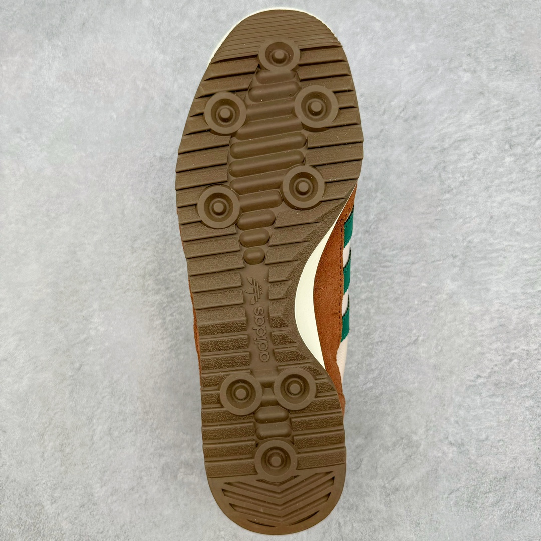 图片[9]-AD SL72 RS系列德训足球风百搭低帮休闲运动板鞋 JH8648 阿迪达斯Originals推出复古「T头鞋」造型的SL72鞋款复刻，有男女两款可选。男生款为SL72RS，鞋型挺立饱满，鞋底增加高度，采用麂皮与布面制作，符合复古氛围；女生款为SL72OGW，致敬经典款式，鞋身纤细，还原70年代设计，以绿色呈现，点缀金色细节。多款配色可选。「T 头鞋」这两年有多火大家见到了吧？明星、穿搭博主几乎人手一双，凭借复古味的外观，以及亲民的价格，同样成为了不少球鞋玩家日常上脚首选。近日 adidas Originals 将有「T 头鞋」造型的诞生于 1972 年的 SL72 鞋款复刻带回，各位买鞋又有新选择了。1972 年 SL72 问世后，引领了后来阿迪达斯的跑鞋发展方向，其中「SL」代表了 Super Light，彰显了产品轻便的特性。1972 年 SL72 问世后，引领了后来阿迪达斯的跑鞋发展方向，其中「SL」代表了 Super Light，彰显了产品轻便的特性。这次 adidas Originals 延续其轻质经典的基因，带来男女两款 SL72。男生款带来 SL72 RS 鞋型，RS 意为 Reshaped（重塑），鞋款在保留了经典的外观基础上，在尼龙材质里增加了填充物，使鞋型更加挺立和饱满，鞋头则更加圆润，鞋底的 EVA 材质则增加了鞋款的高度。女生款则带来 SL72 OG W 鞋型，OG 顾名思义则是致敬经典款式，相较于 RS（Reshaped）鞋款，鞋身更加纤细，其整体鞋身轮廓、线条、细节、材质上尊崇 70 年代 SL72 的设计，还原经典味道。尺码：36 36⅔ 37⅓ 38 38⅔ 39⅓ 40 40⅔ 41⅓ 42 42⅔ 43⅓ 44 44⅔ 45-选品中心