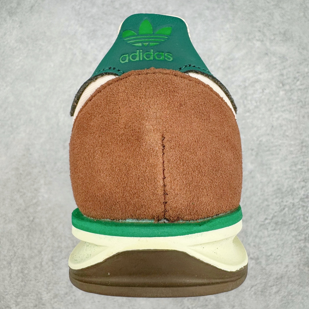 图片[8]-AD SL72 RS系列德训足球风百搭低帮休闲运动板鞋 JH8648 阿迪达斯Originals推出复古「T头鞋」造型的SL72鞋款复刻，有男女两款可选。男生款为SL72RS，鞋型挺立饱满，鞋底增加高度，采用麂皮与布面制作，符合复古氛围；女生款为SL72OGW，致敬经典款式，鞋身纤细，还原70年代设计，以绿色呈现，点缀金色细节。多款配色可选。「T 头鞋」这两年有多火大家见到了吧？明星、穿搭博主几乎人手一双，凭借复古味的外观，以及亲民的价格，同样成为了不少球鞋玩家日常上脚首选。近日 adidas Originals 将有「T 头鞋」造型的诞生于 1972 年的 SL72 鞋款复刻带回，各位买鞋又有新选择了。1972 年 SL72 问世后，引领了后来阿迪达斯的跑鞋发展方向，其中「SL」代表了 Super Light，彰显了产品轻便的特性。1972 年 SL72 问世后，引领了后来阿迪达斯的跑鞋发展方向，其中「SL」代表了 Super Light，彰显了产品轻便的特性。这次 adidas Originals 延续其轻质经典的基因，带来男女两款 SL72。男生款带来 SL72 RS 鞋型，RS 意为 Reshaped（重塑），鞋款在保留了经典的外观基础上，在尼龙材质里增加了填充物，使鞋型更加挺立和饱满，鞋头则更加圆润，鞋底的 EVA 材质则增加了鞋款的高度。女生款则带来 SL72 OG W 鞋型，OG 顾名思义则是致敬经典款式，相较于 RS（Reshaped）鞋款，鞋身更加纤细，其整体鞋身轮廓、线条、细节、材质上尊崇 70 年代 SL72 的设计，还原经典味道。尺码：36 36⅔ 37⅓ 38 38⅔ 39⅓ 40 40⅔ 41⅓ 42 42⅔ 43⅓ 44 44⅔ 45-选品中心