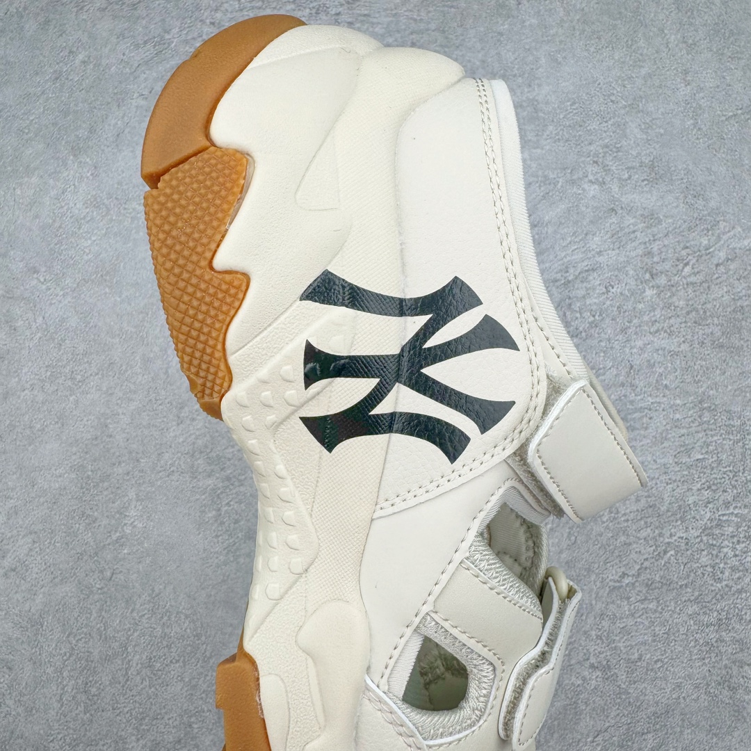 图片[6]-MLB Sandal Chunky Mask 纽约洋基队百搭时尚运动凉鞋 MLB是韩国F&F旗下潮流服装品牌 拥有150年历史的经典传统 是街头文化和国际生活方式的领导者 MLB拥有包括男装、女装、童装、配饰在内的全品类服饰 提供覆盖各性别、各年龄层、From Head to Toe的穿搭装备 其产品结合了韩国的时尚造型与质感 展现了运动服饰也可以兼具时尚潮流的风格 在产品设计上 MLB不仅融合了美国职业棒球大联盟的各当家球队 更结合了棒球运动中的各个元素 复古风范自信控场 复古鞋型率先勾描独特的自我态度 在经典线条与时尚元素的精彩交织下刷新街头复古运动风潮 质感十足兼备卓越的舒适透气性能迎合夏日追求的自在脚感。尺码：36 36.5 37.5 38 38.5 39 40 40.5 41 42 42.5 43 44 45-选品中心