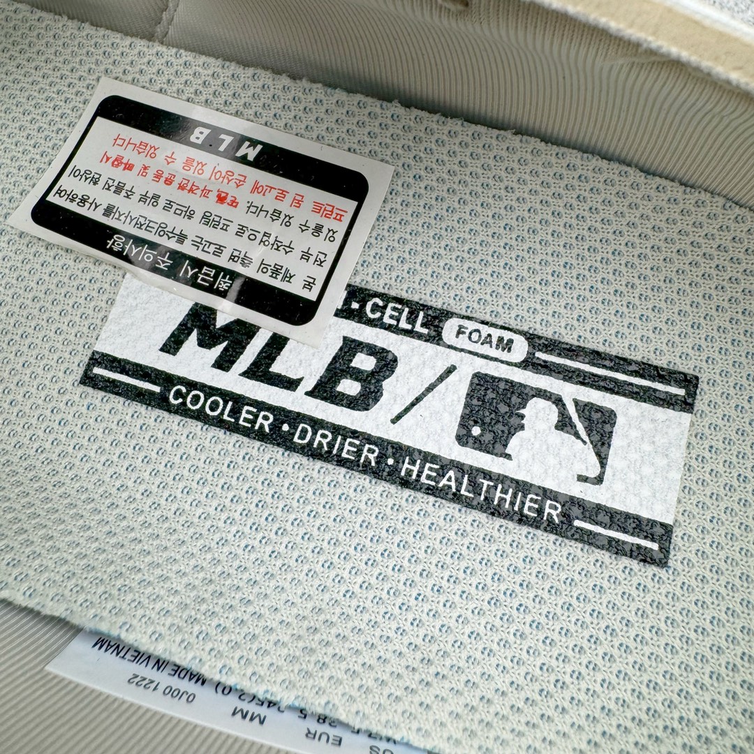 图片[11]-MLB Sandal Chunky Mask 纽约洋基队百搭时尚运动凉鞋 MLB是韩国F&F旗下潮流服装品牌 拥有150年历史的经典传统 是街头文化和国际生活方式的领导者 MLB拥有包括男装、女装、童装、配饰在内的全品类服饰 提供覆盖各性别、各年龄层、From Head to Toe的穿搭装备 其产品结合了韩国的时尚造型与质感 展现了运动服饰也可以兼具时尚潮流的风格 在产品设计上 MLB不仅融合了美国职业棒球大联盟的各当家球队 更结合了棒球运动中的各个元素 复古风范自信控场 复古鞋型率先勾描独特的自我态度 在经典线条与时尚元素的精彩交织下刷新街头复古运动风潮 质感十足兼备卓越的舒适透气性能迎合夏日追求的自在脚感。尺码：36 36.5 37.5 38 38.5 39 40 40.5 41 42 42.5 43 44 45-选品中心