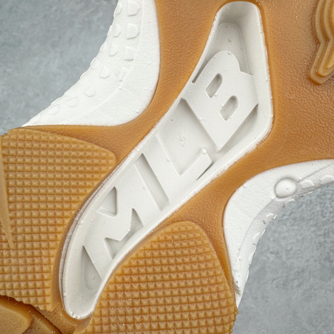 图片[13]-MLB Sandal Chunky Mask 纽约洋基队百搭时尚运动凉鞋 MLB是韩国F&F旗下潮流服装品牌 拥有150年历史的经典传统 是街头文化和国际生活方式的领导者 MLB拥有包括男装、女装、童装、配饰在内的全品类服饰 提供覆盖各性别、各年龄层、From Head to Toe的穿搭装备 其产品结合了韩国的时尚造型与质感 展现了运动服饰也可以兼具时尚潮流的风格 在产品设计上 MLB不仅融合了美国职业棒球大联盟的各当家球队 更结合了棒球运动中的各个元素 复古风范自信控场 复古鞋型率先勾描独特的自我态度 在经典线条与时尚元素的精彩交织下刷新街头复古运动风潮 质感十足兼备卓越的舒适透气性能迎合夏日追求的自在脚感。尺码：36 36.5 37.5 38 38.5 39 40 40.5 41 42 42.5 43 44 45-选品中心