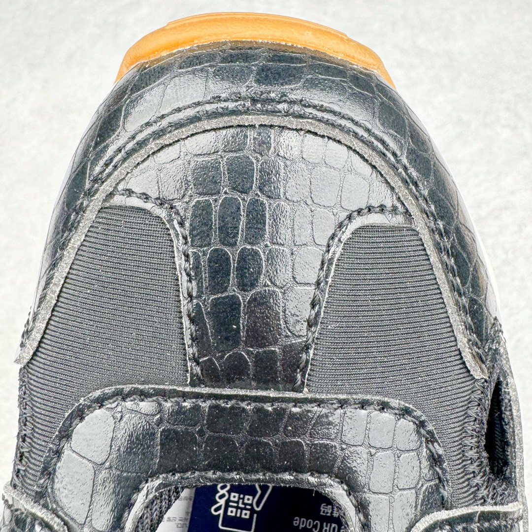 图片[10]-MLB Sandal Chunky Mask 纽约洋基队百搭时尚运动凉鞋 MLB是韩国F&F旗下潮流服装品牌 拥有150年历史的经典传统 是街头文化和国际生活方式的领导者 MLB拥有包括男装、女装、童装、配饰在内的全品类服饰 提供覆盖各性别、各年龄层、From Head to Toe的穿搭装备 其产品结合了韩国的时尚造型与质感 展现了运动服饰也可以兼具时尚潮流的风格 在产品设计上 MLB不仅融合了美国职业棒球大联盟的各当家球队 更结合了棒球运动中的各个元素 复古风范自信控场 复古鞋型率先勾描独特的自我态度 在经典线条与时尚元素的精彩交织下刷新街头复古运动风潮 质感十足兼备卓越的舒适透气性能迎合夏日追求的自在脚感。尺码：36 36.5 37.5 38 38.5 39 40 40.5 41 42 42.5 43 44 45-选品中心