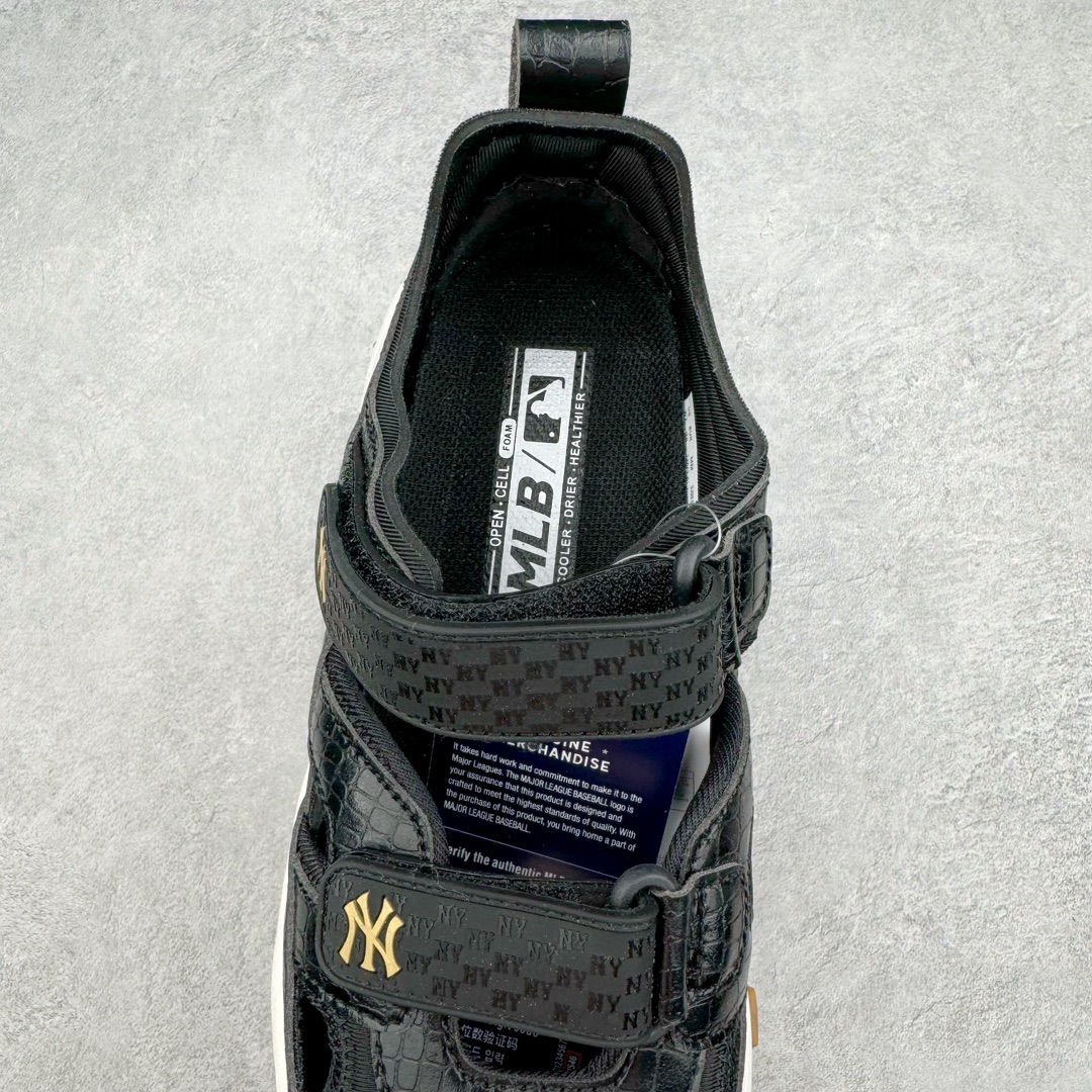 图片[5]-MLB Sandal Chunky Mask 纽约洋基队百搭时尚运动凉鞋 MLB是韩国F&F旗下潮流服装品牌 拥有150年历史的经典传统 是街头文化和国际生活方式的领导者 MLB拥有包括男装、女装、童装、配饰在内的全品类服饰 提供覆盖各性别、各年龄层、From Head to Toe的穿搭装备 其产品结合了韩国的时尚造型与质感 展现了运动服饰也可以兼具时尚潮流的风格 在产品设计上 MLB不仅融合了美国职业棒球大联盟的各当家球队 更结合了棒球运动中的各个元素 复古风范自信控场 复古鞋型率先勾描独特的自我态度 在经典线条与时尚元素的精彩交织下刷新街头复古运动风潮 质感十足兼备卓越的舒适透气性能迎合夏日追求的自在脚感。尺码：36 36.5 37.5 38 38.5 39 40 40.5 41 42 42.5 43 44 45-选品中心