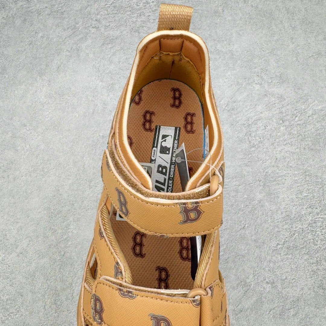 图片[5]-MLB Sandal Chunky Mask 纽约洋基队百搭时尚运动凉鞋 MLB是韩国F&F旗下潮流服装品牌 拥有150年历史的经典传统 是街头文化和国际生活方式的领导者 MLB拥有包括男装、女装、童装、配饰在内的全品类服饰 提供覆盖各性别、各年龄层、From Head to Toe的穿搭装备 其产品结合了韩国的时尚造型与质感 展现了运动服饰也可以兼具时尚潮流的风格 在产品设计上 MLB不仅融合了美国职业棒球大联盟的各当家球队 更结合了棒球运动中的各个元素 复古风范自信控场 复古鞋型率先勾描独特的自我态度 在经典线条与时尚元素的精彩交织下刷新街头复古运动风潮 质感十足兼备卓越的舒适透气性能迎合夏日追求的自在脚感。尺码：36 36.5 37.5 38 38.5 39 40 40.5 41 42 42.5 43 44 45-选品中心