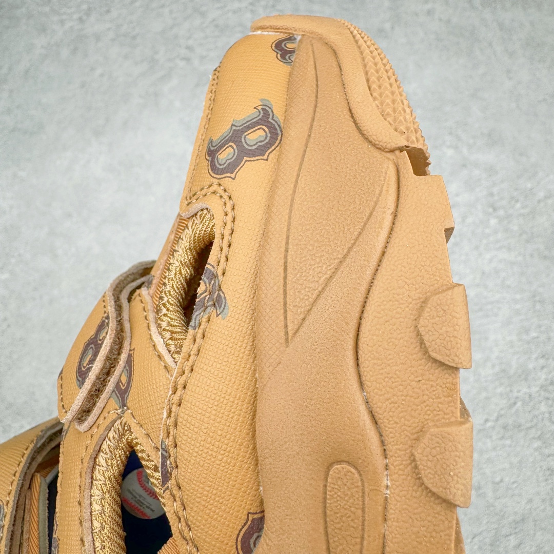 图片[11]-MLB Sandal Chunky Mask 纽约洋基队百搭时尚运动凉鞋 MLB是韩国F&F旗下潮流服装品牌 拥有150年历史的经典传统 是街头文化和国际生活方式的领导者 MLB拥有包括男装、女装、童装、配饰在内的全品类服饰 提供覆盖各性别、各年龄层、From Head to Toe的穿搭装备 其产品结合了韩国的时尚造型与质感 展现了运动服饰也可以兼具时尚潮流的风格 在产品设计上 MLB不仅融合了美国职业棒球大联盟的各当家球队 更结合了棒球运动中的各个元素 复古风范自信控场 复古鞋型率先勾描独特的自我态度 在经典线条与时尚元素的精彩交织下刷新街头复古运动风潮 质感十足兼备卓越的舒适透气性能迎合夏日追求的自在脚感。尺码：36 36.5 37.5 38 38.5 39 40 40.5 41 42 42.5 43 44 45-选品中心