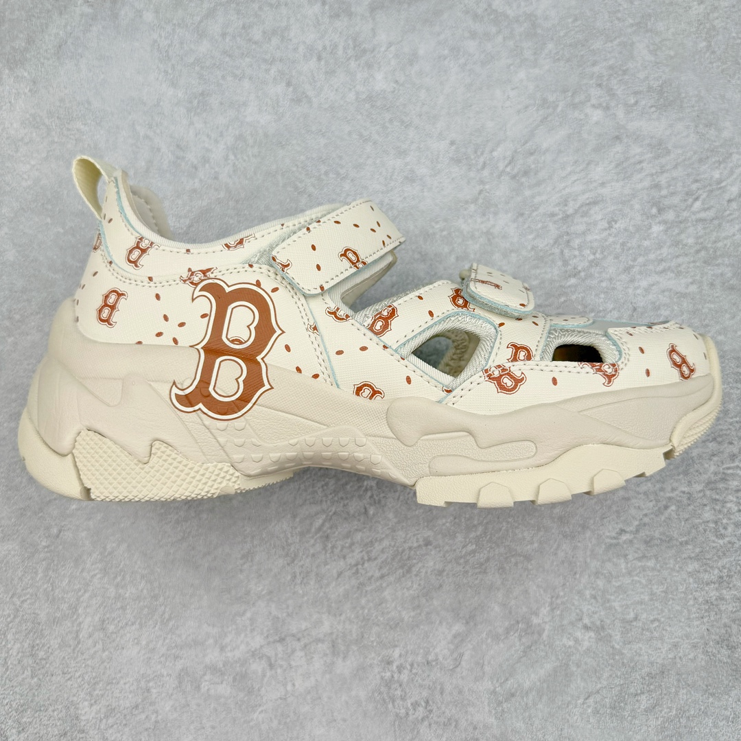 MLB Sandal Chunky Mask 纽约洋基队百搭时尚运动凉鞋 MLB是韩国F&F旗下潮流服装品牌 拥有150年历史的经典传统 是街头文化和国际生活方式的领导者 MLB拥有包括男装、女装、童装、配饰在内的全品类服饰 提供覆盖各性别、各年龄层、From Head to Toe的穿搭装备 其产品结合了韩国的时尚造型与质感 展现了运动服饰也可以兼具时尚潮流的风格 在产品设计上 MLB不仅融合了美国职业棒球大联盟的各当家球队 更结合了棒球运动中的各个元素 复古风范自信控场 复古鞋型率先勾描独特的自我态度 在经典线条与时尚元素的精彩交织下刷新街头复古运动风潮 质感十足兼备卓越的舒适透气性能迎合夏日追求的自在脚感。尺码：36 36.5 37.5 38 38.5 39 40 40.5 41 42 42.5 43 44 45-选品中心