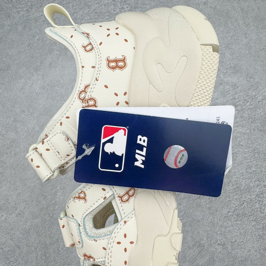 图片[7]-MLB Sandal Chunky Mask 纽约洋基队百搭时尚运动凉鞋 MLB是韩国F&F旗下潮流服装品牌 拥有150年历史的经典传统 是街头文化和国际生活方式的领导者 MLB拥有包括男装、女装、童装、配饰在内的全品类服饰 提供覆盖各性别、各年龄层、From Head to Toe的穿搭装备 其产品结合了韩国的时尚造型与质感 展现了运动服饰也可以兼具时尚潮流的风格 在产品设计上 MLB不仅融合了美国职业棒球大联盟的各当家球队 更结合了棒球运动中的各个元素 复古风范自信控场 复古鞋型率先勾描独特的自我态度 在经典线条与时尚元素的精彩交织下刷新街头复古运动风潮 质感十足兼备卓越的舒适透气性能迎合夏日追求的自在脚感。尺码：36 36.5 37.5 38 38.5 39 40 40.5 41 42 42.5 43 44 45-选品中心